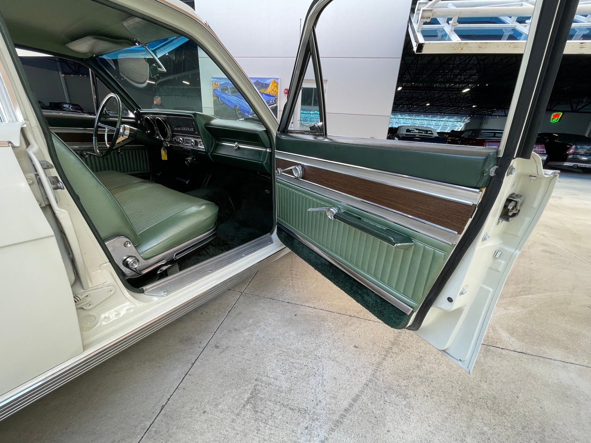 Vehicle photo 31