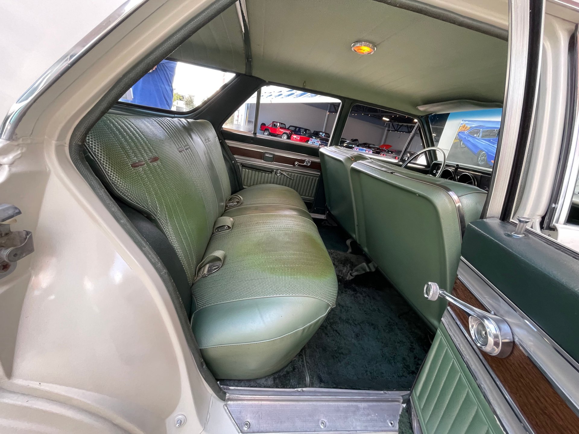Vehicle photo 33
