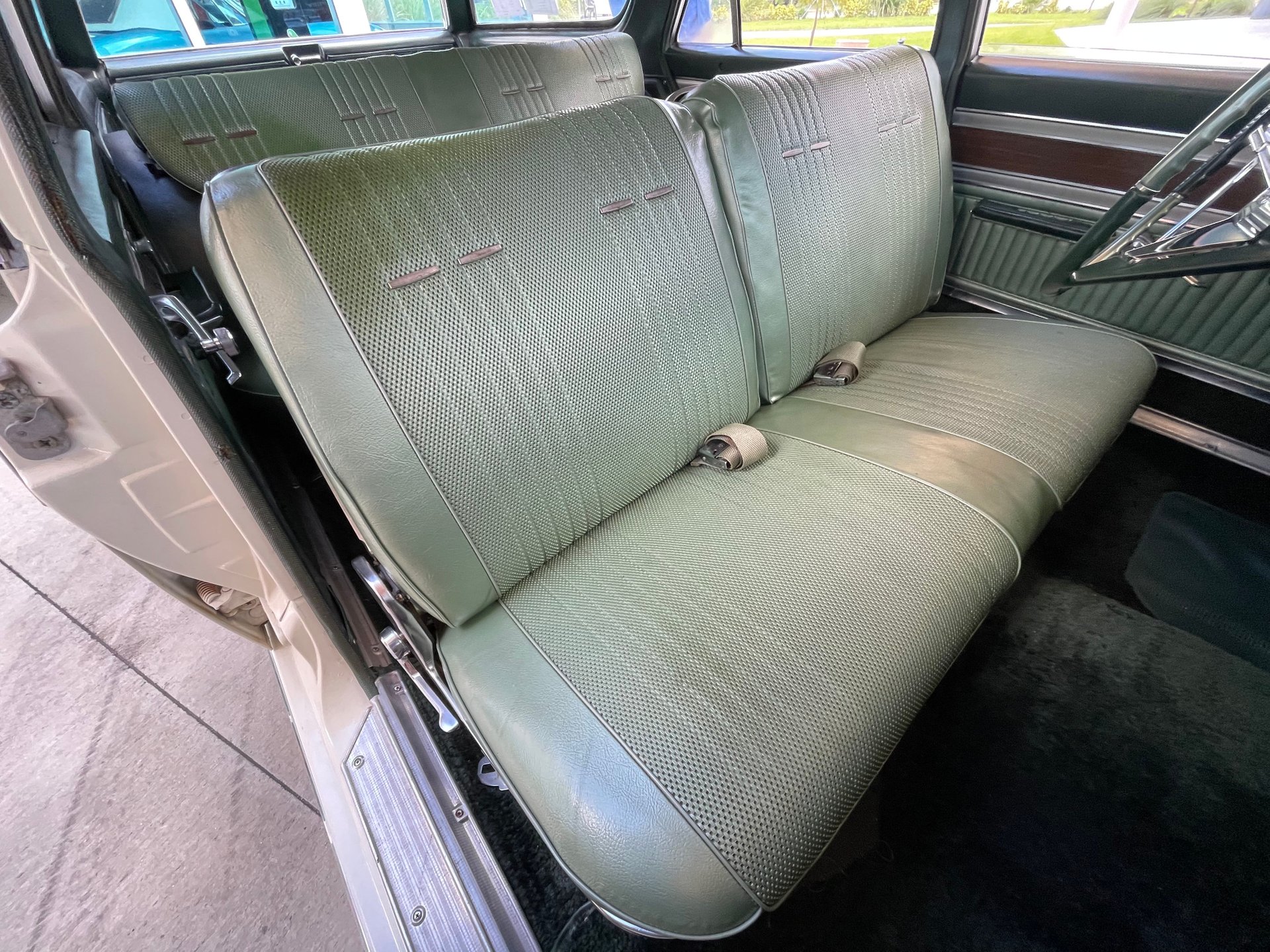 Vehicle photo 34