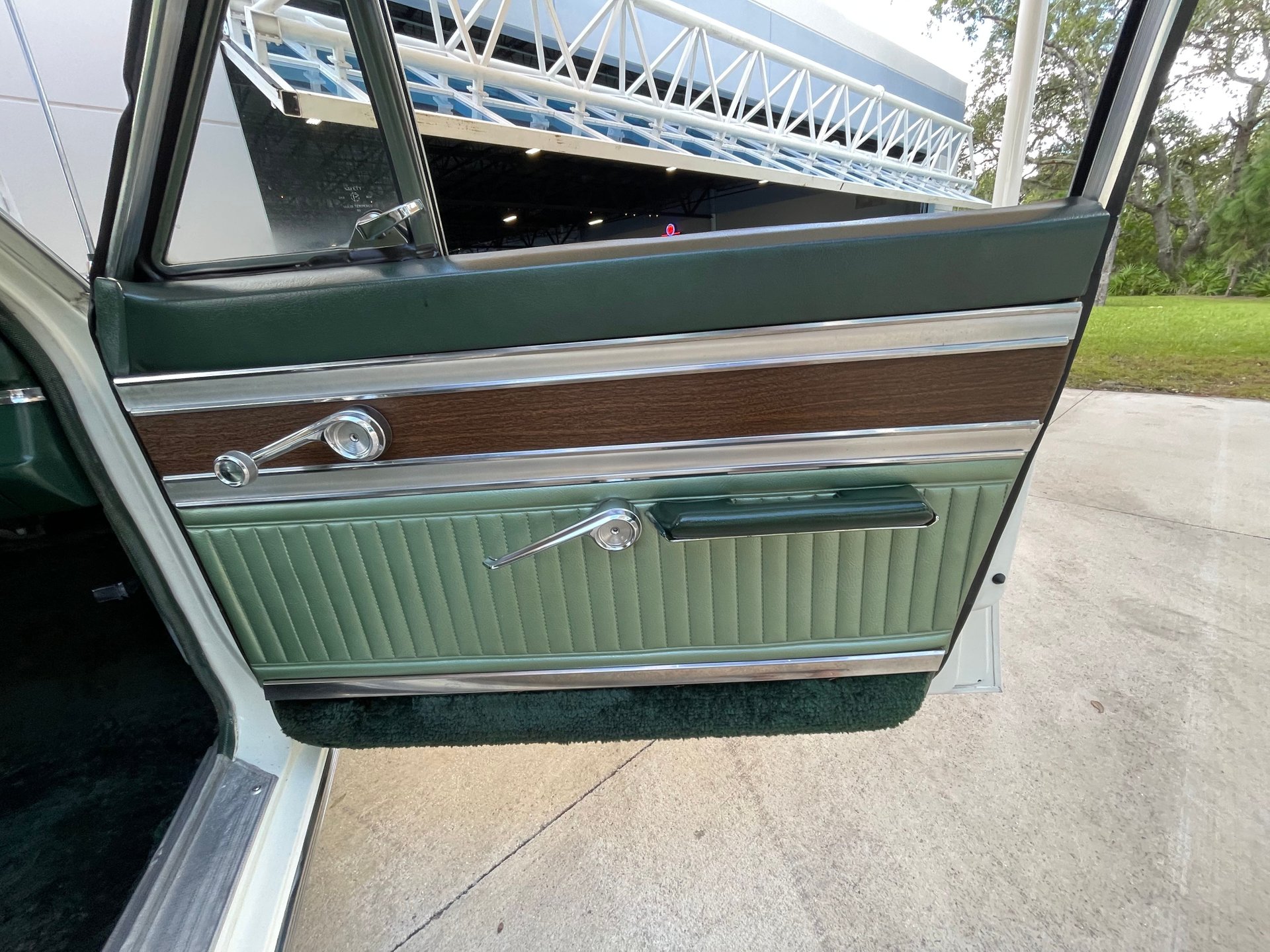 Vehicle photo 35