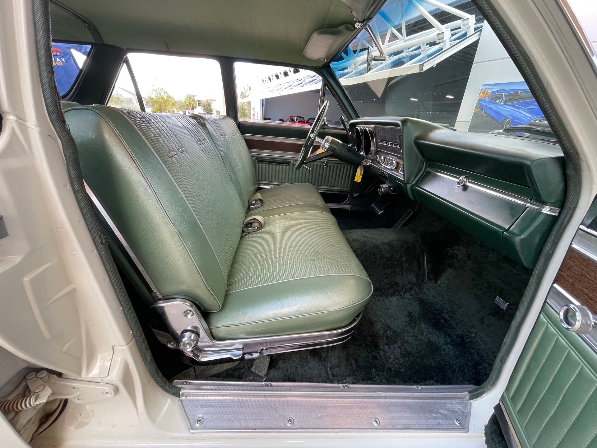 Vehicle photo 36
