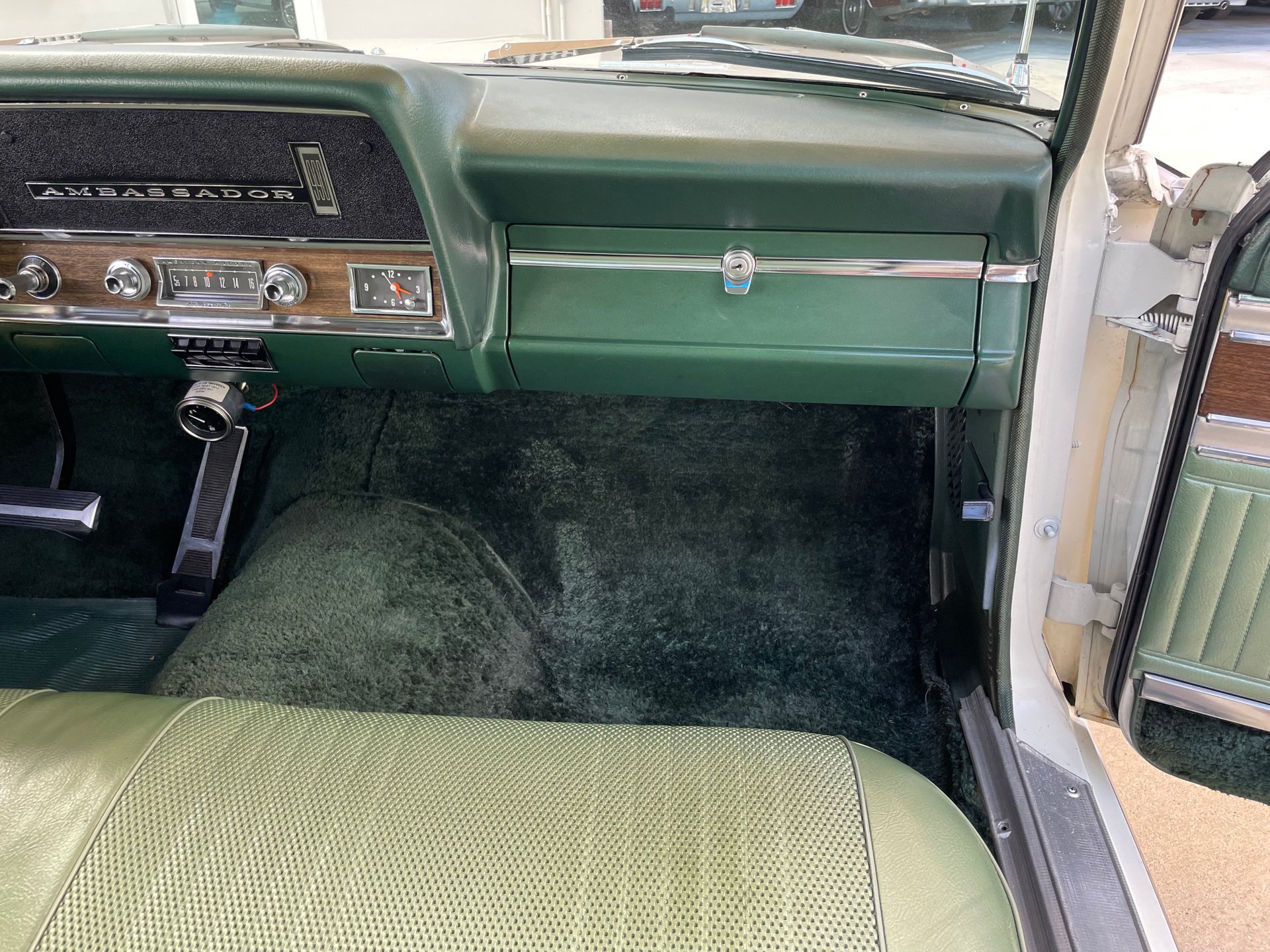 Vehicle photo 37