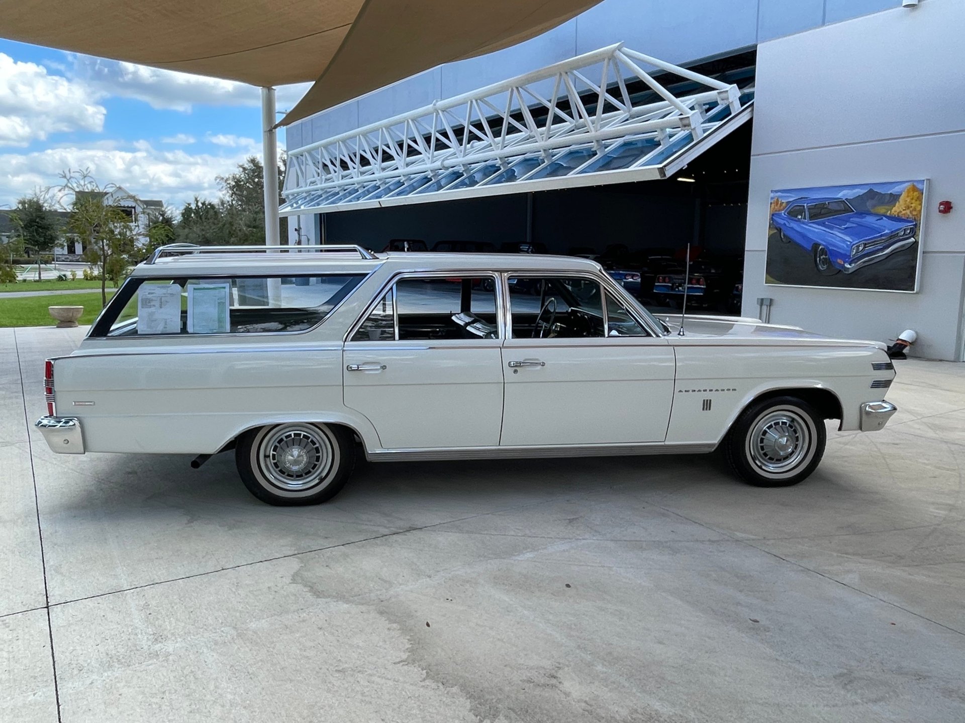 Vehicle photo 6