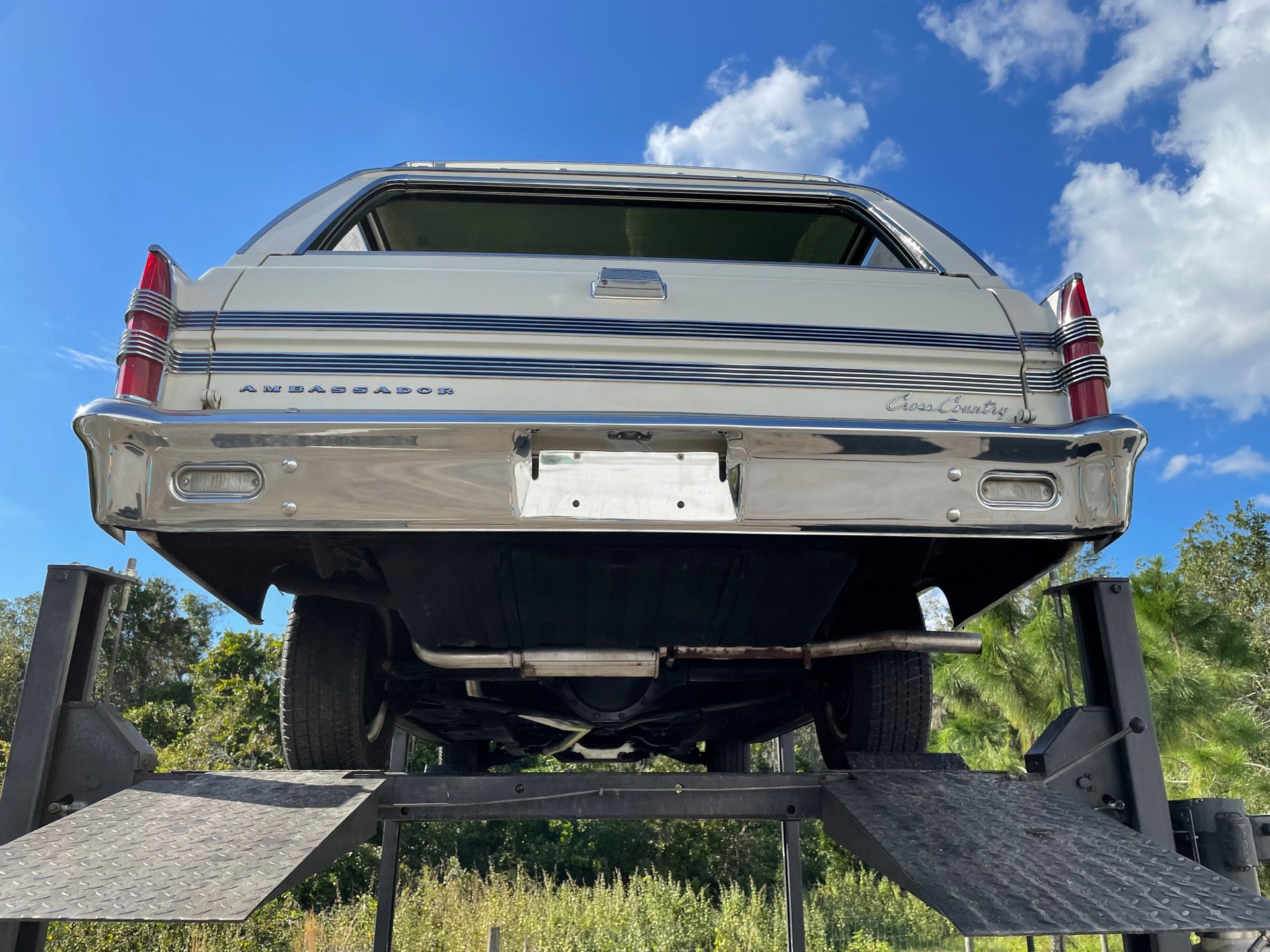 Vehicle photo 46