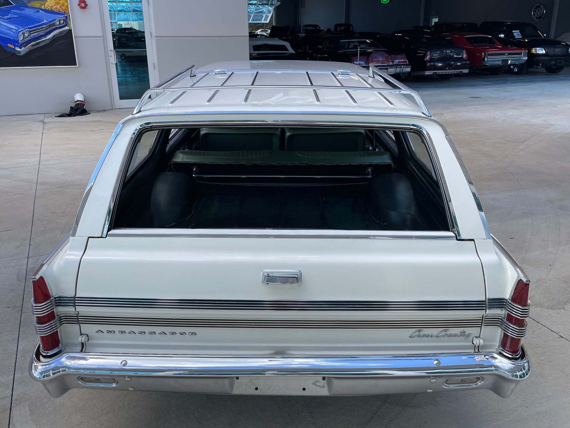 Vehicle photo 7