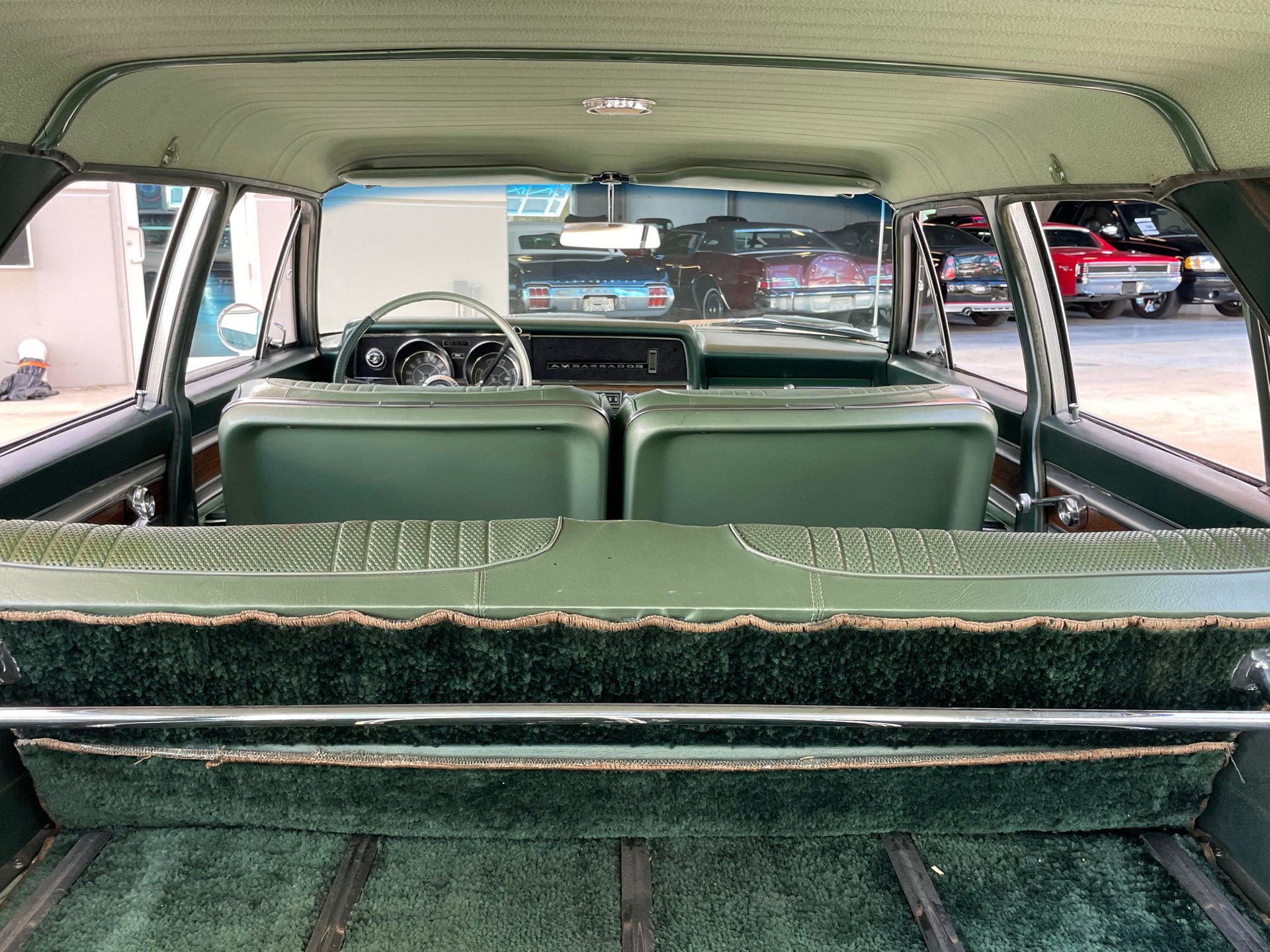 Vehicle photo 9