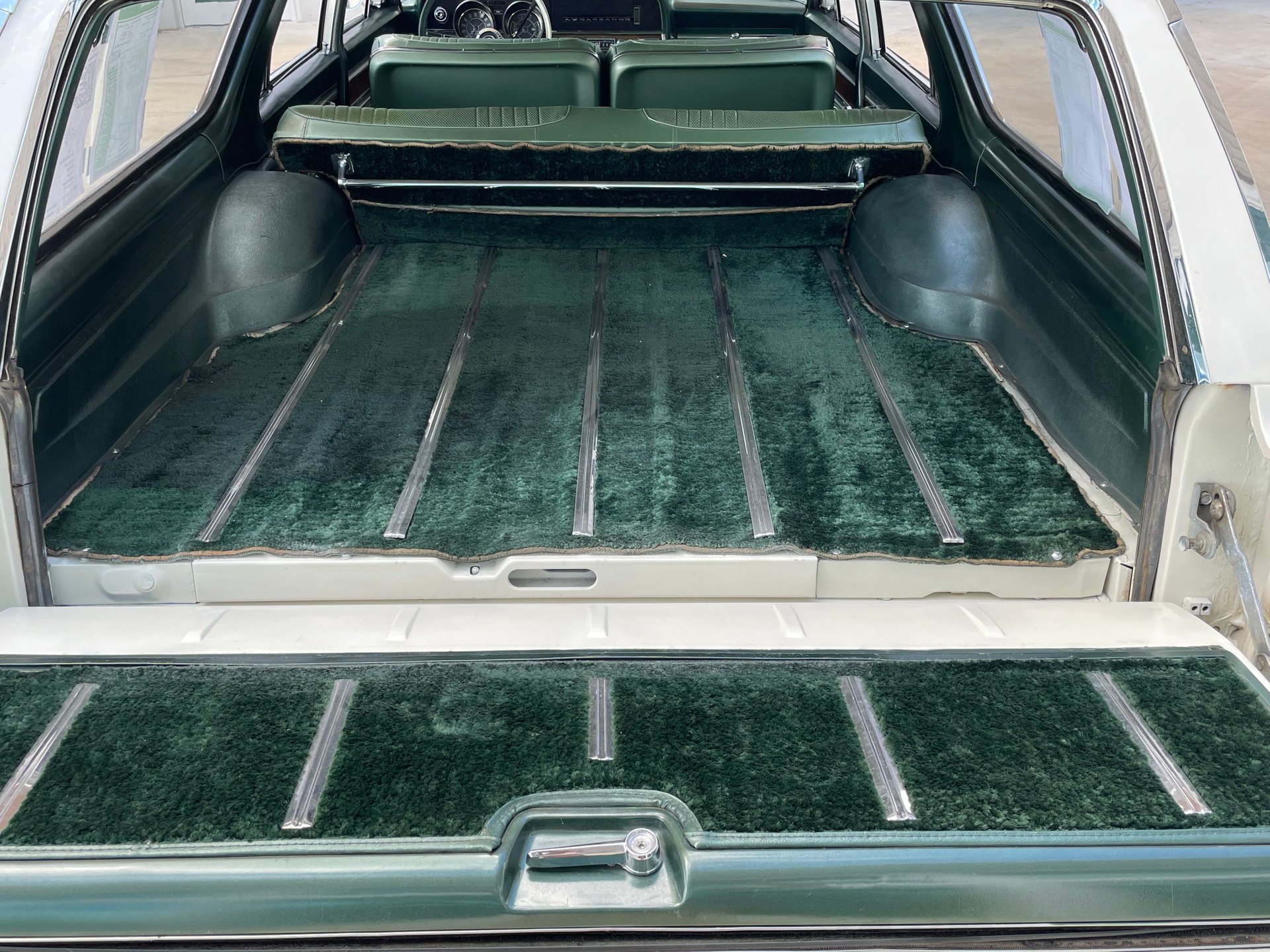 Vehicle photo 10