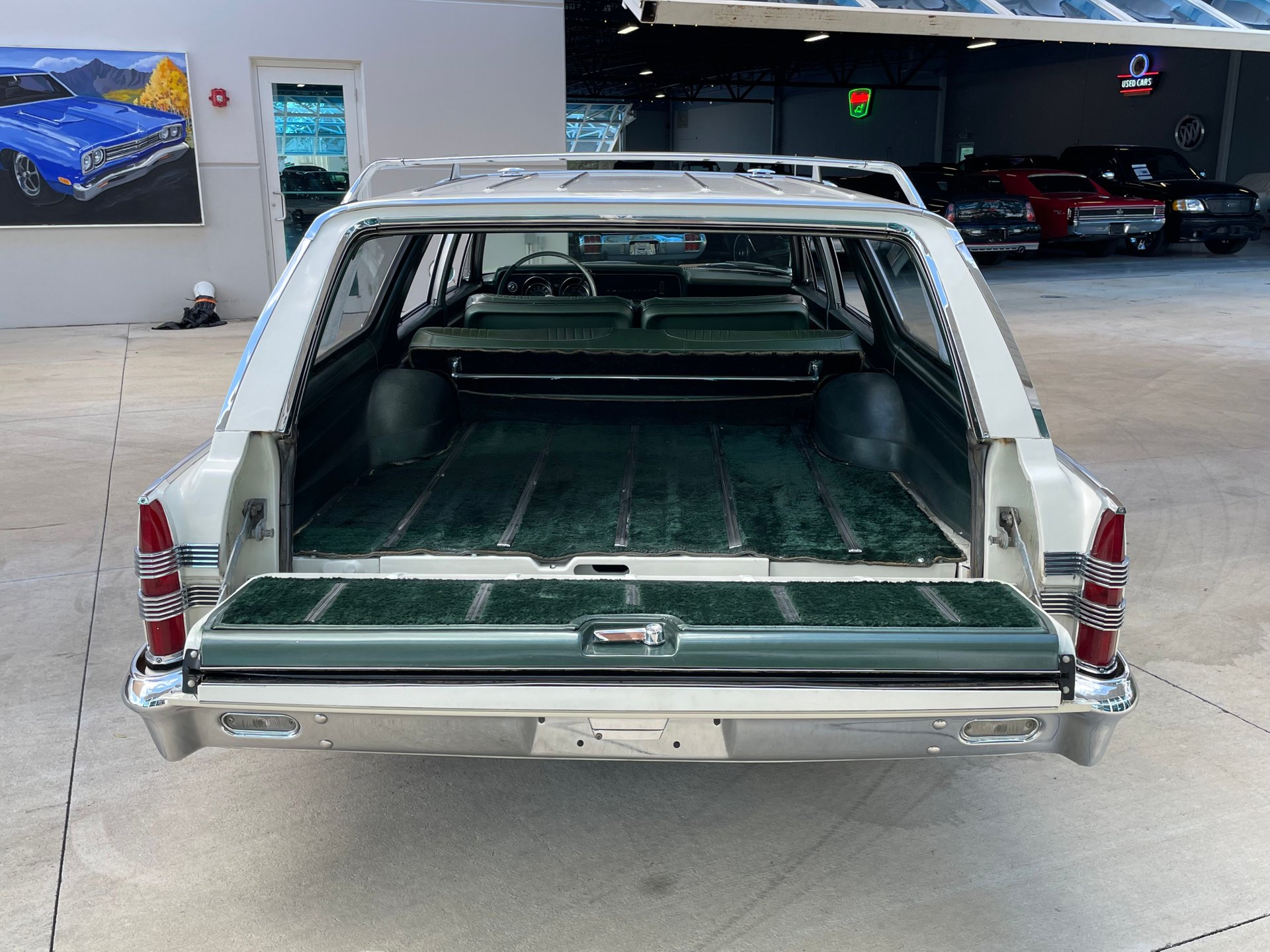Vehicle photo 11