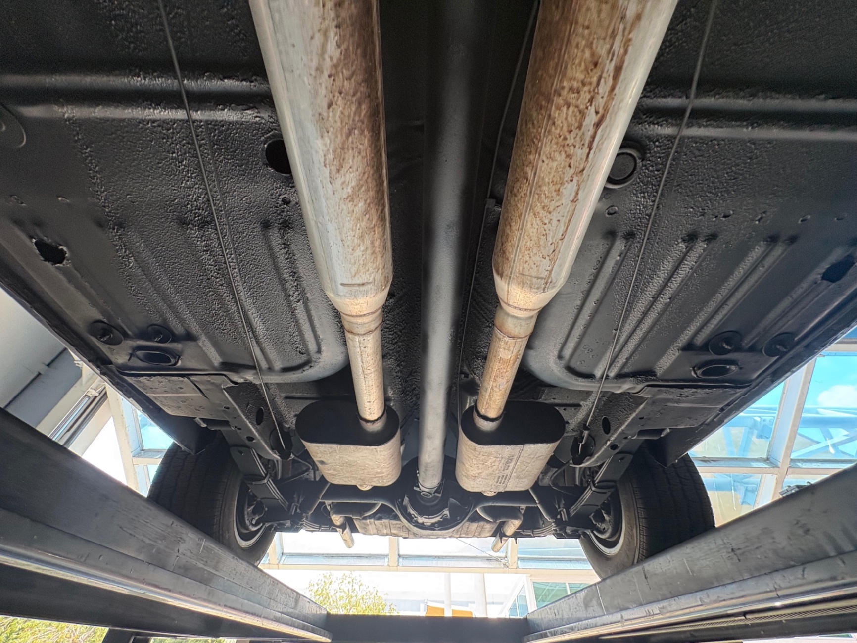 Vehicle photo 54