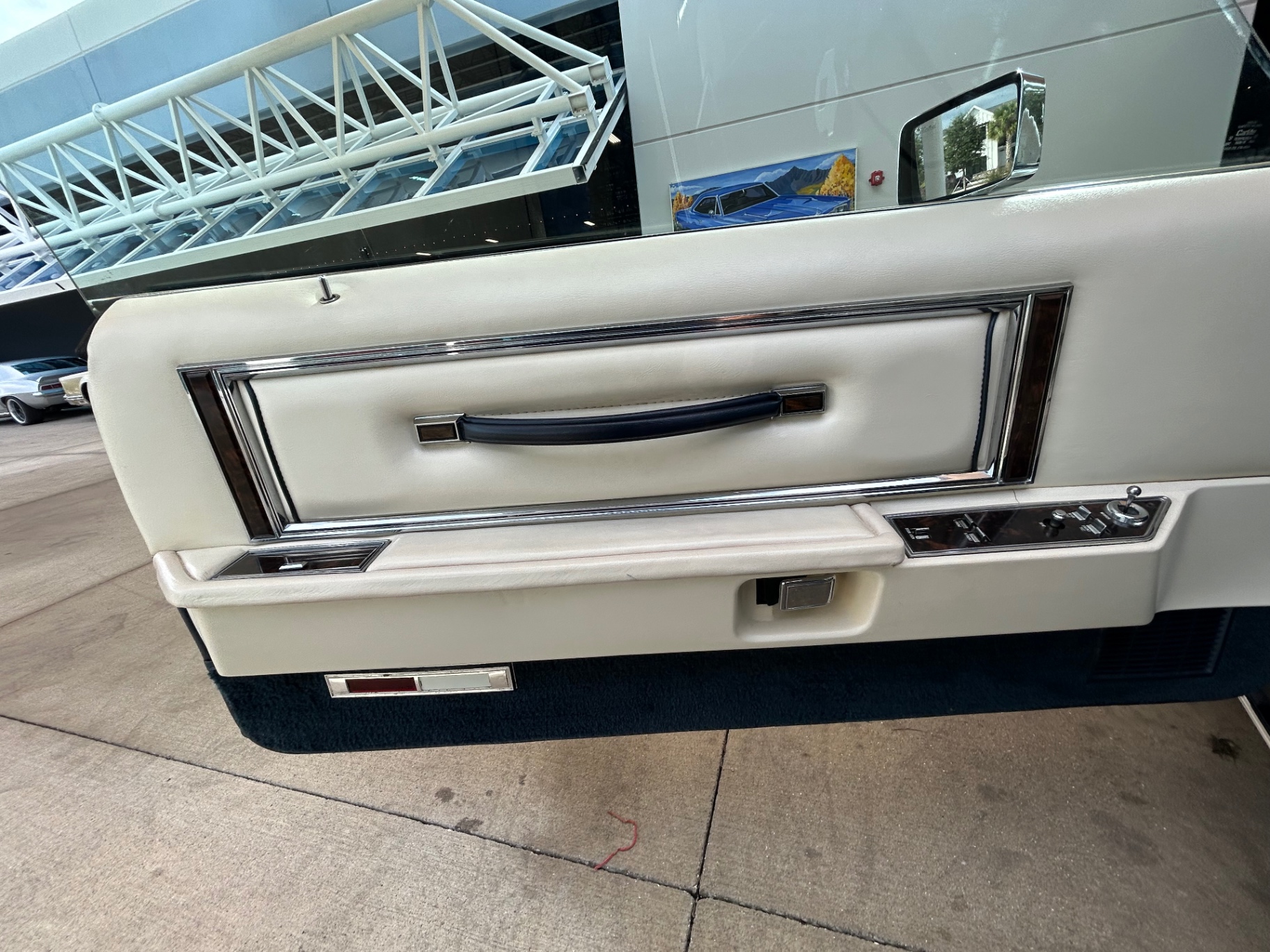 Vehicle photo 19