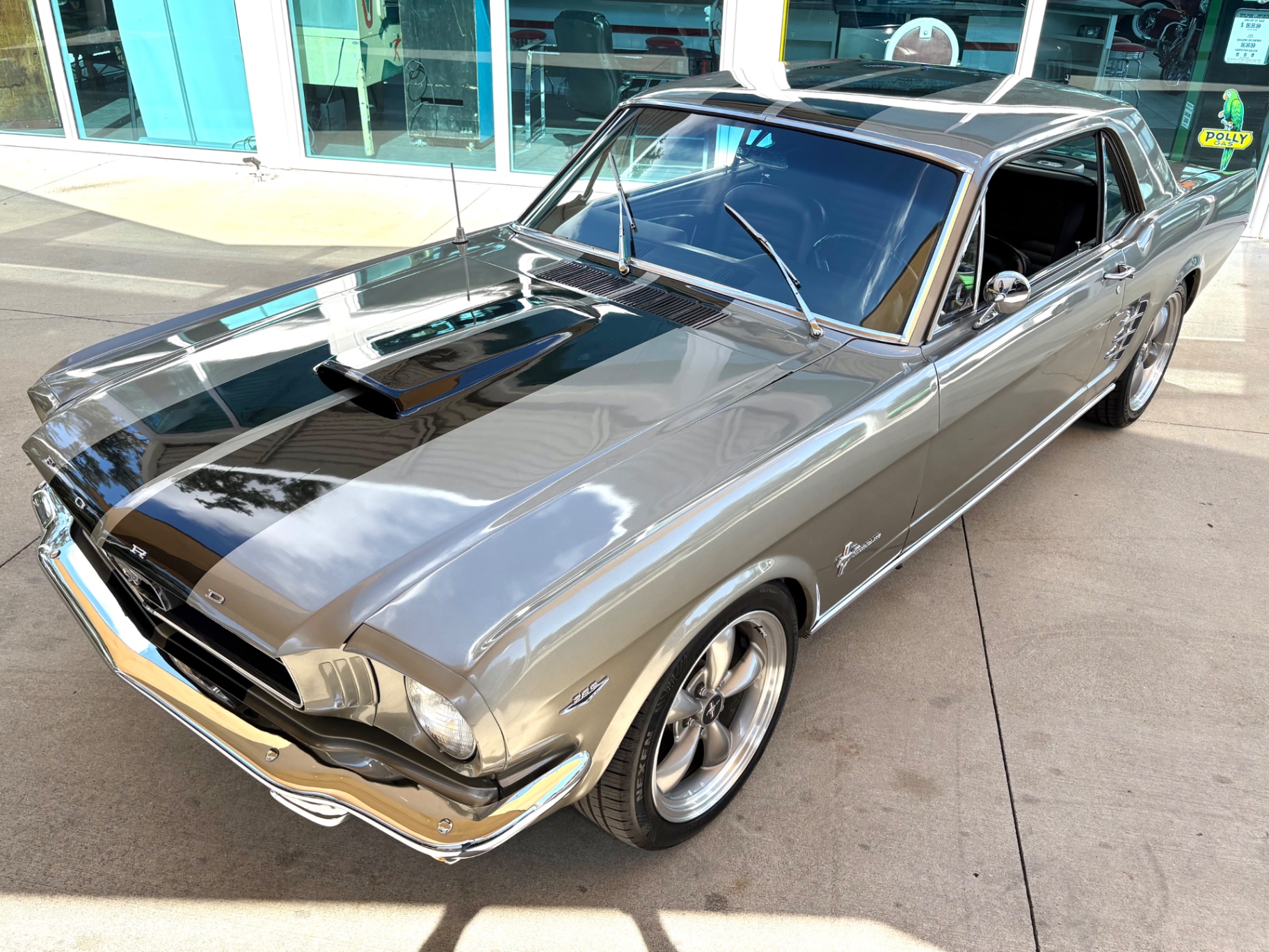 Vehicle photo 20