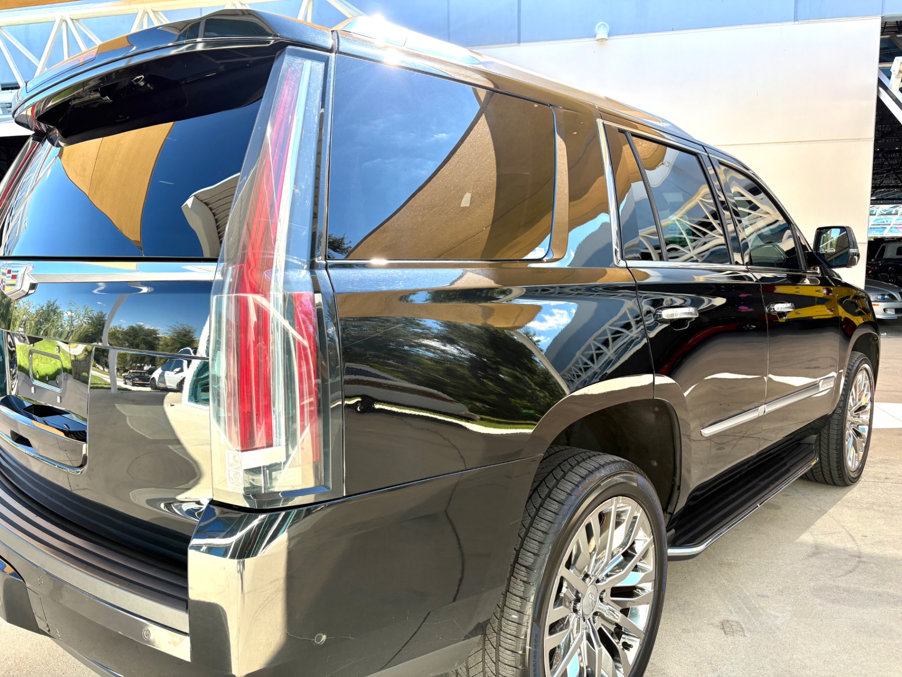 Vehicle photo 16