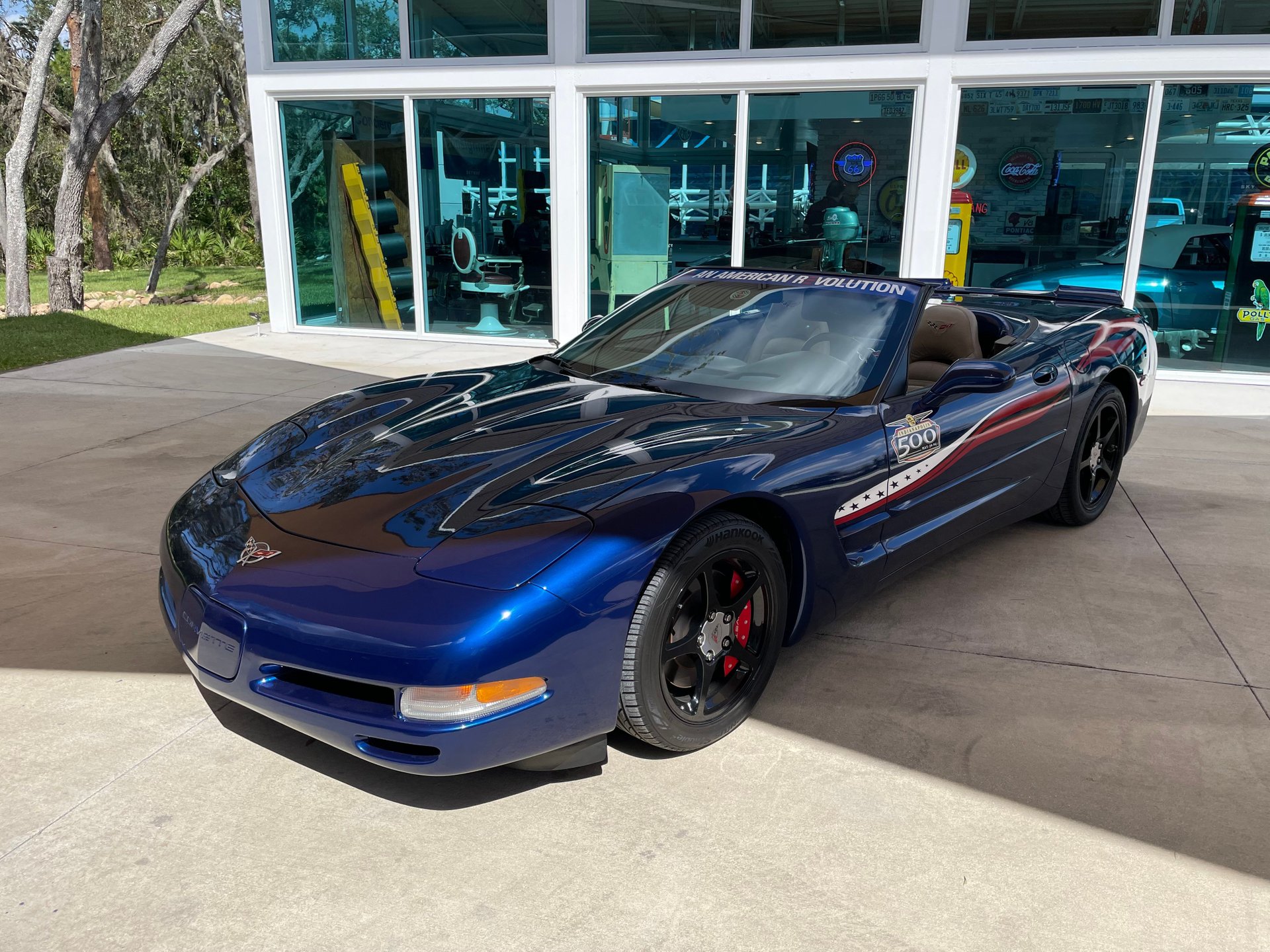 Vehicle photo 14