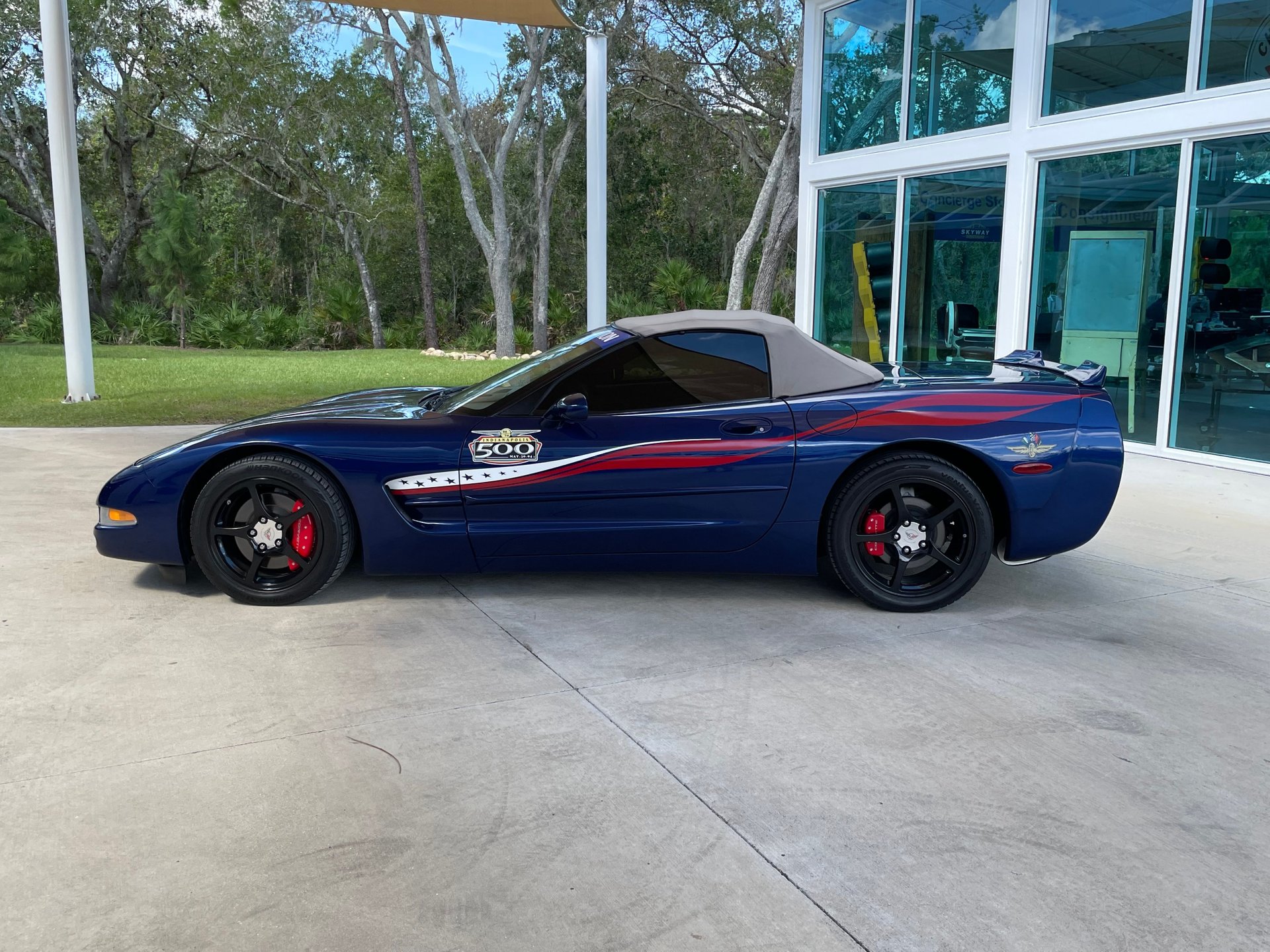 Vehicle photo 15