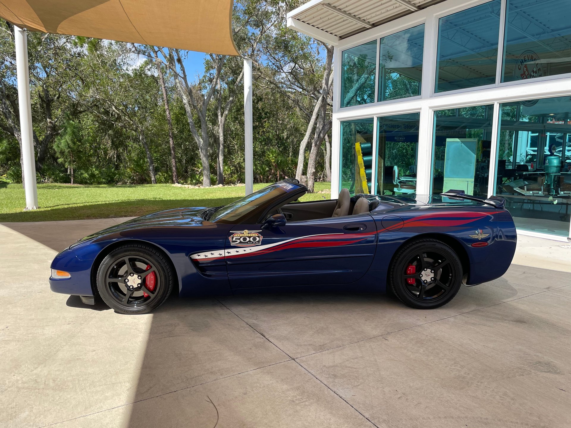 Vehicle photo 16