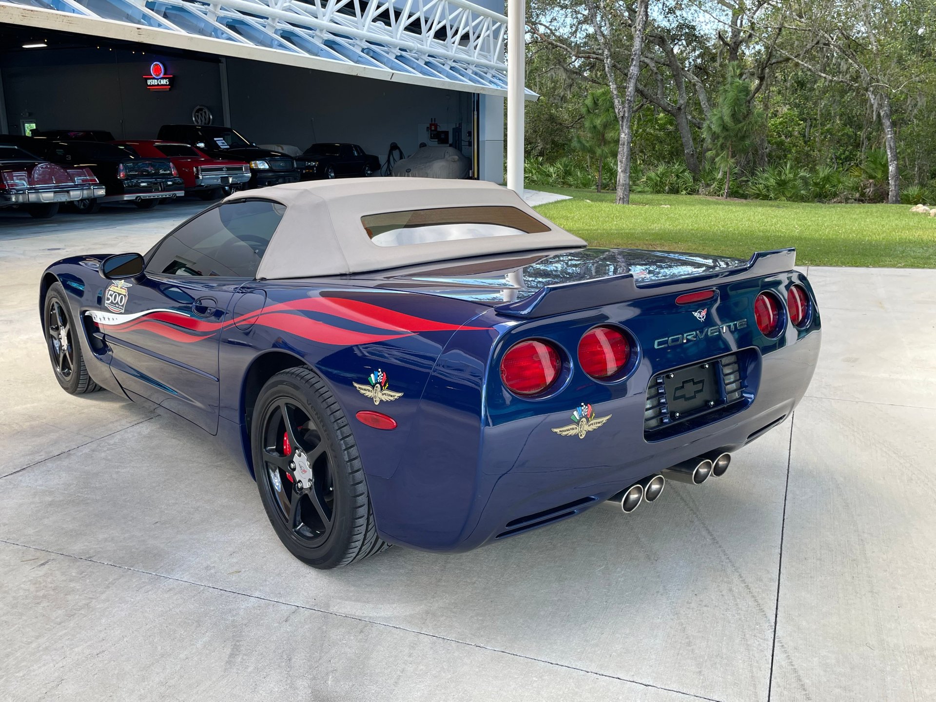 Vehicle photo 17