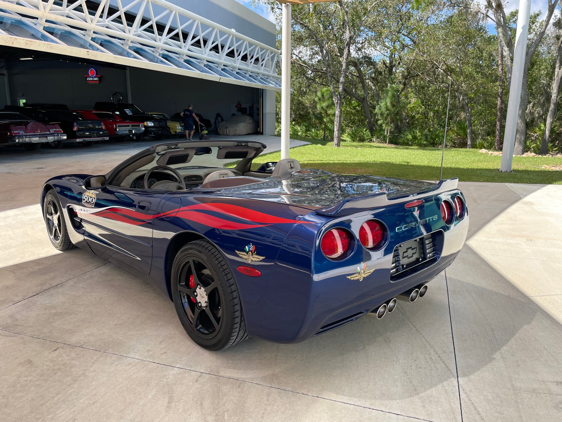 Vehicle photo 18