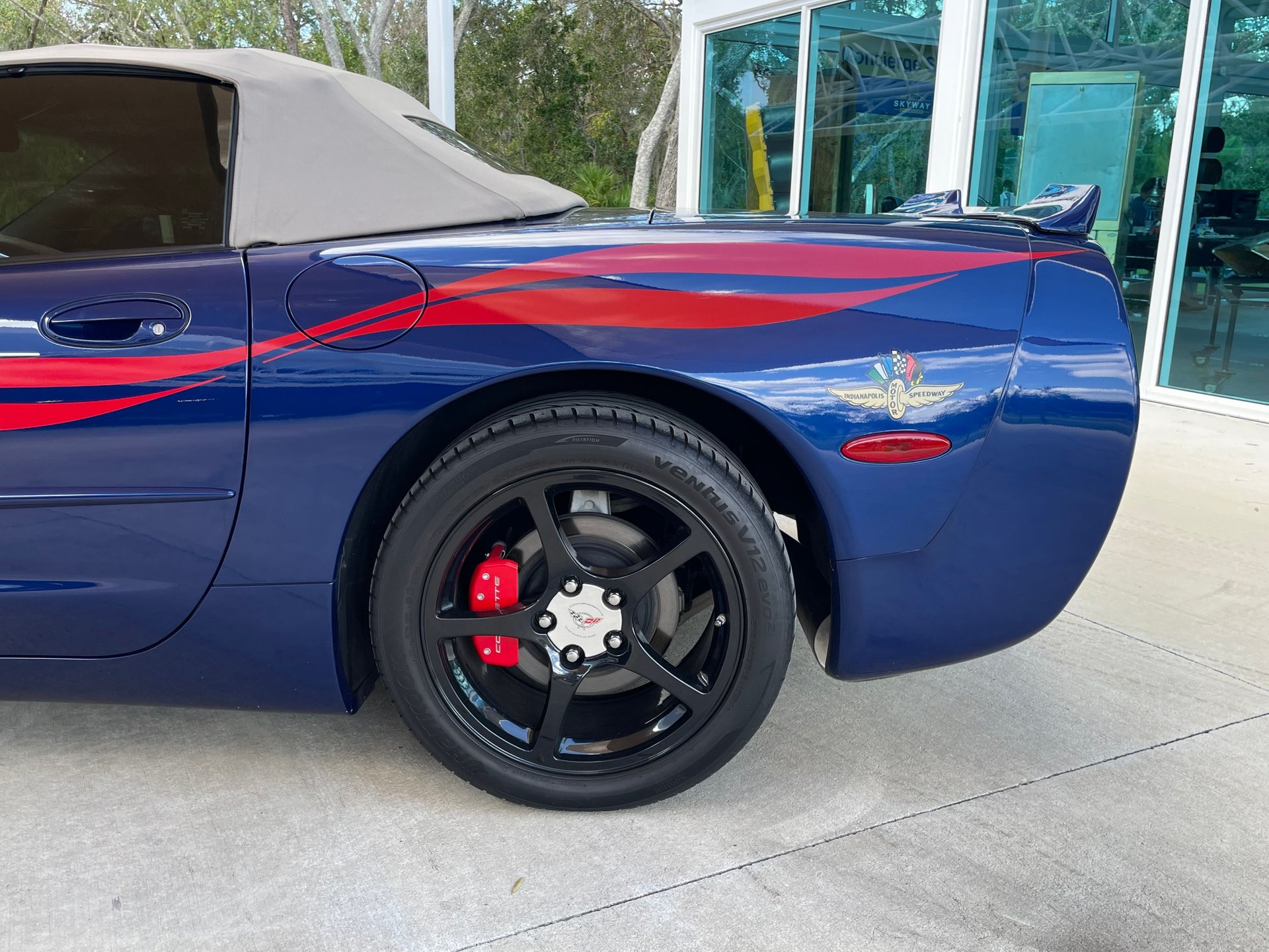 Vehicle photo 21