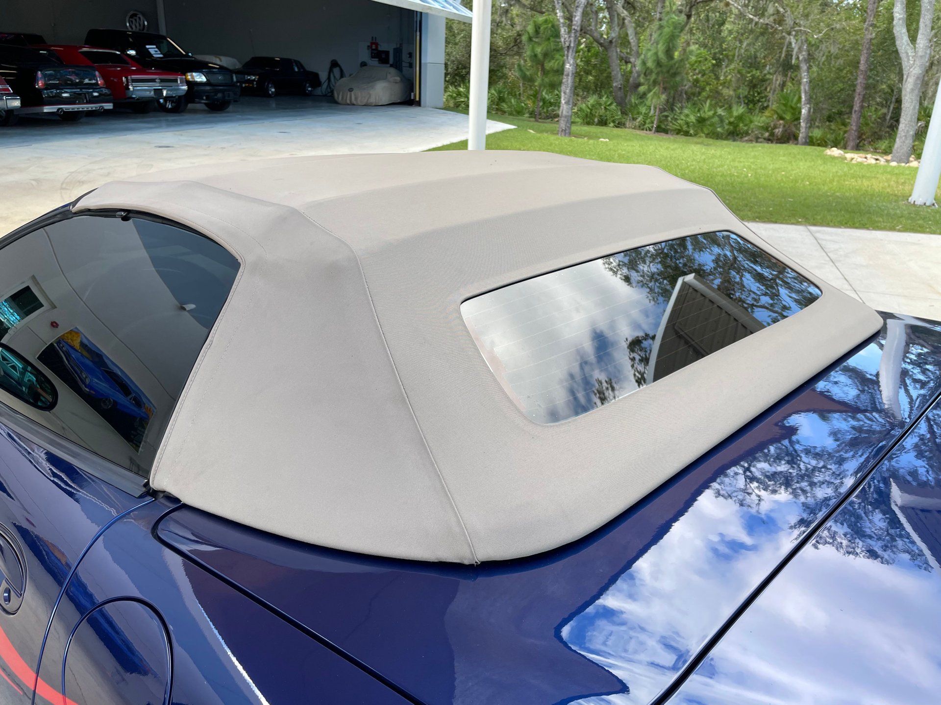 Vehicle photo 23