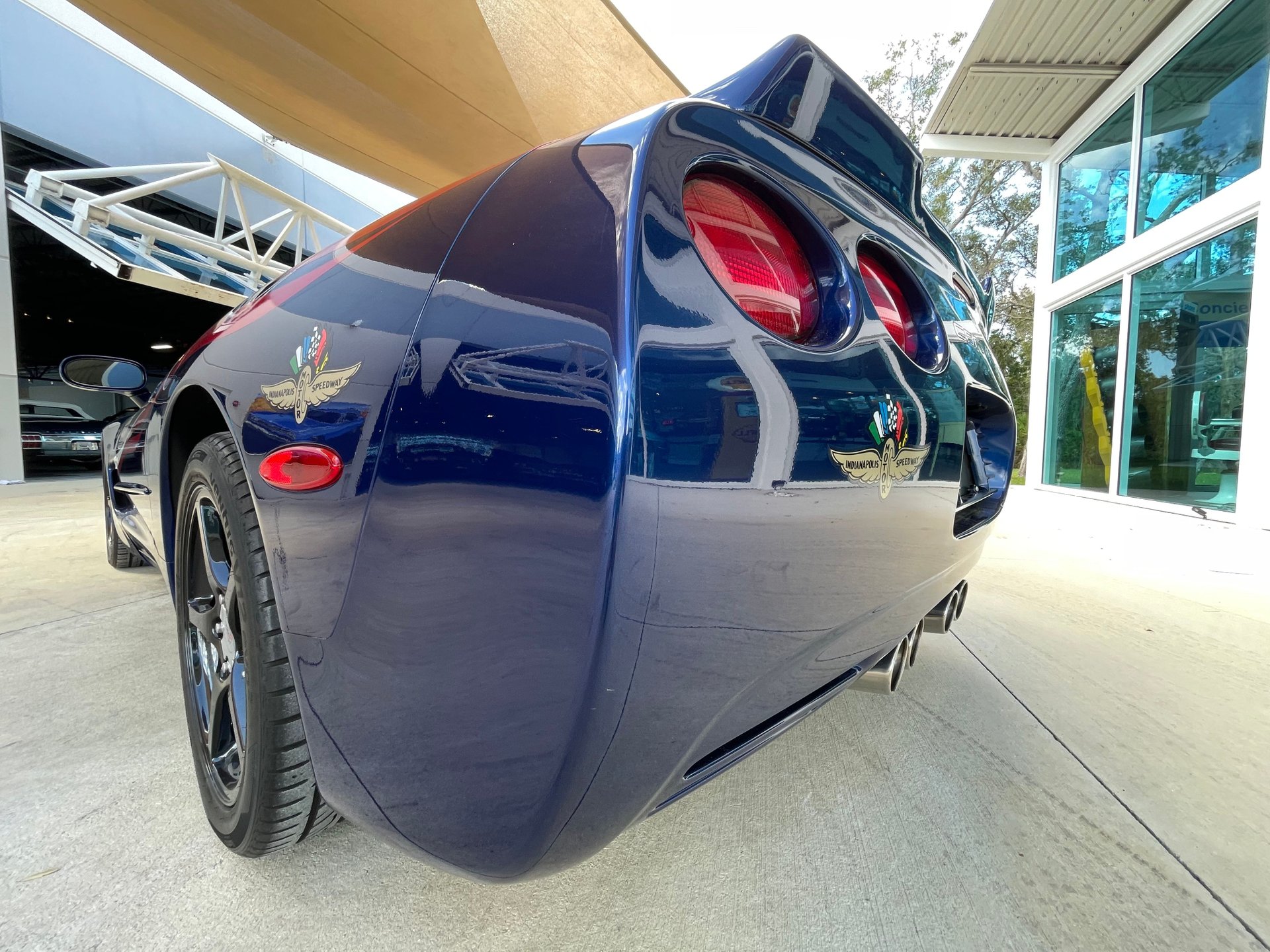 Vehicle photo 24