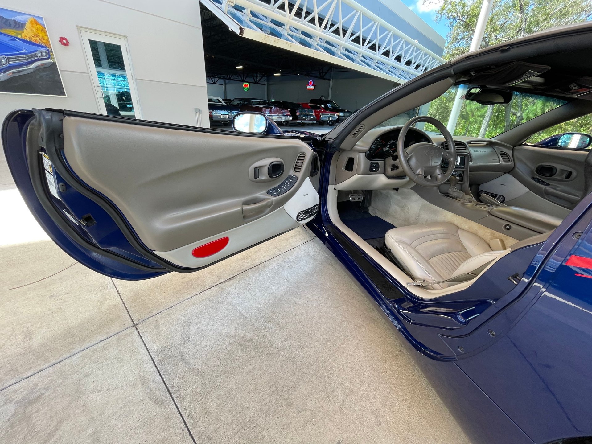 Vehicle photo 29