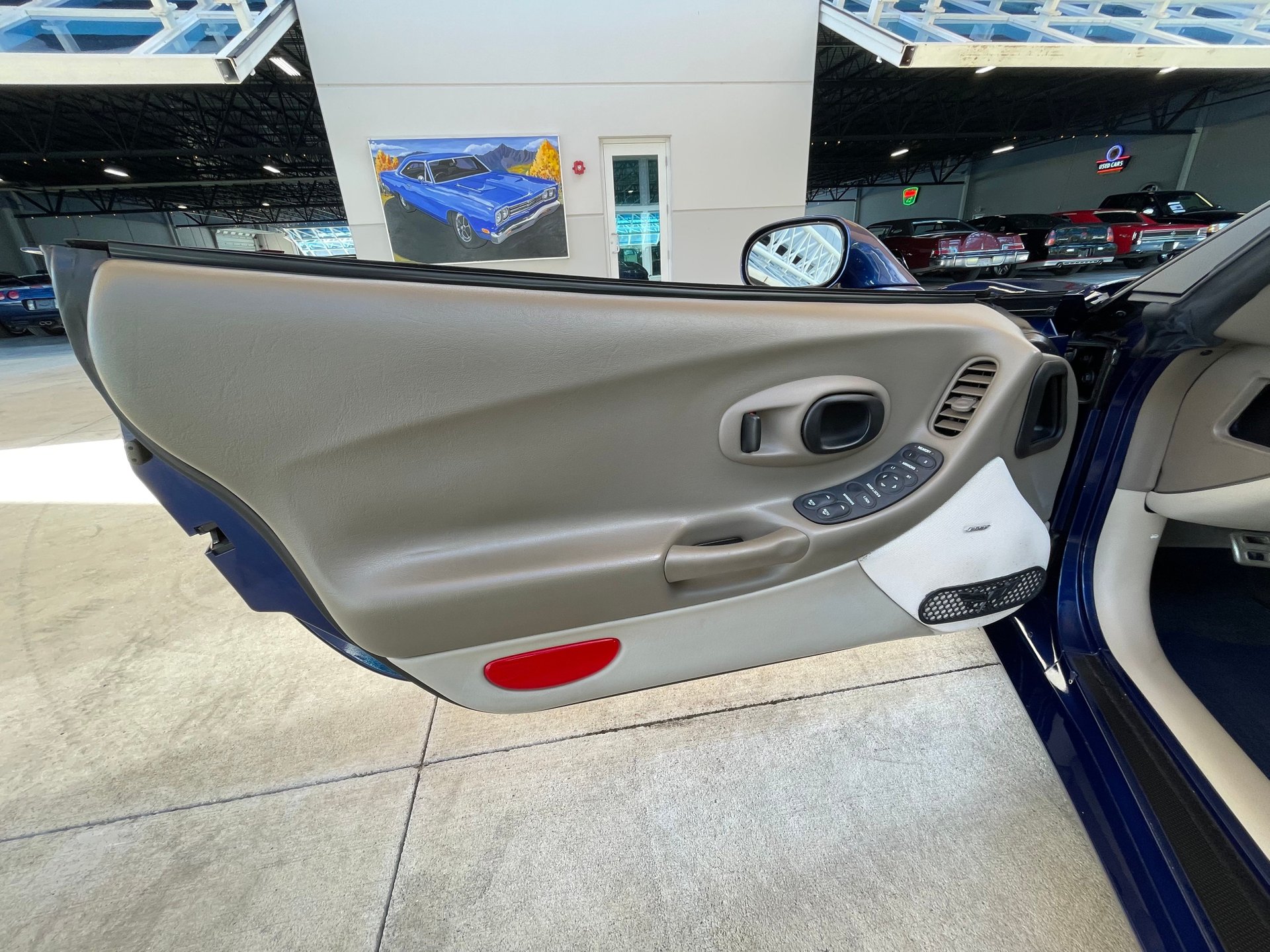 Vehicle photo 30