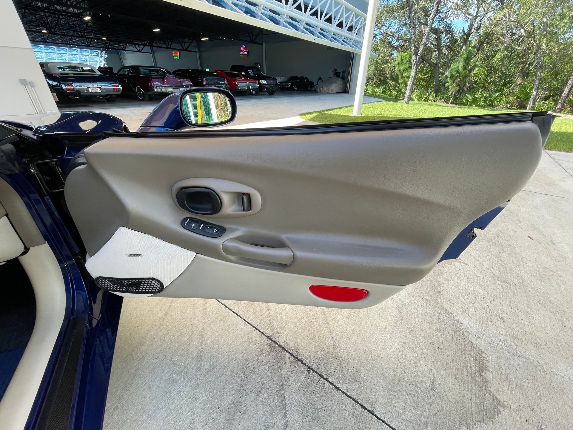 Vehicle photo 37