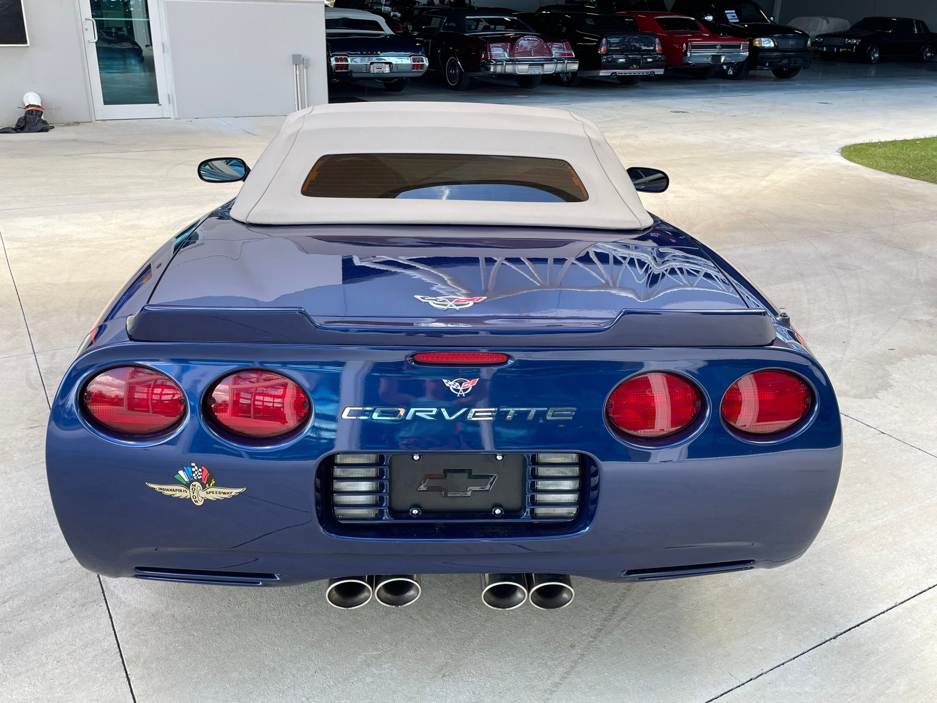 Vehicle photo 6