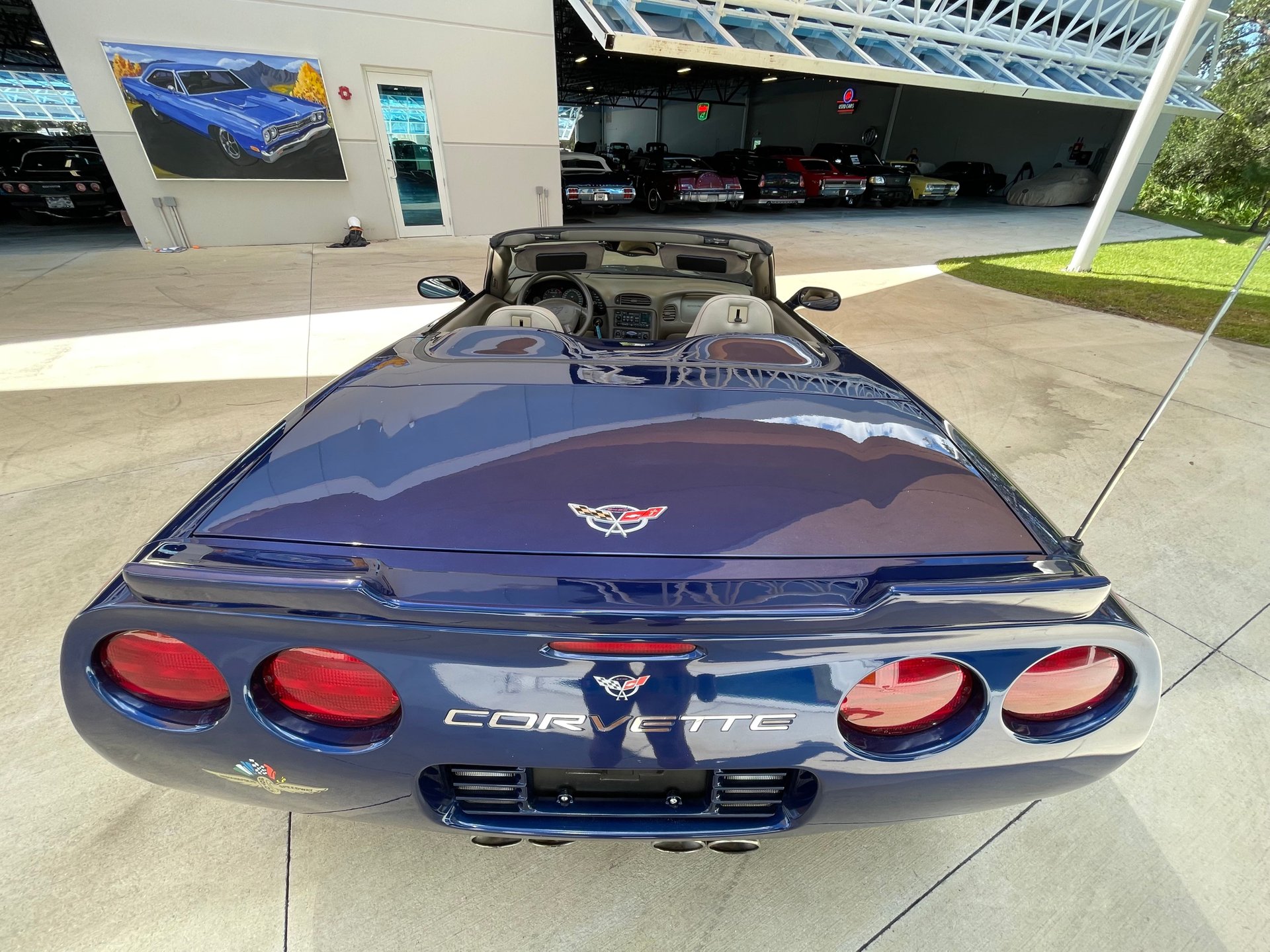 Vehicle photo 7