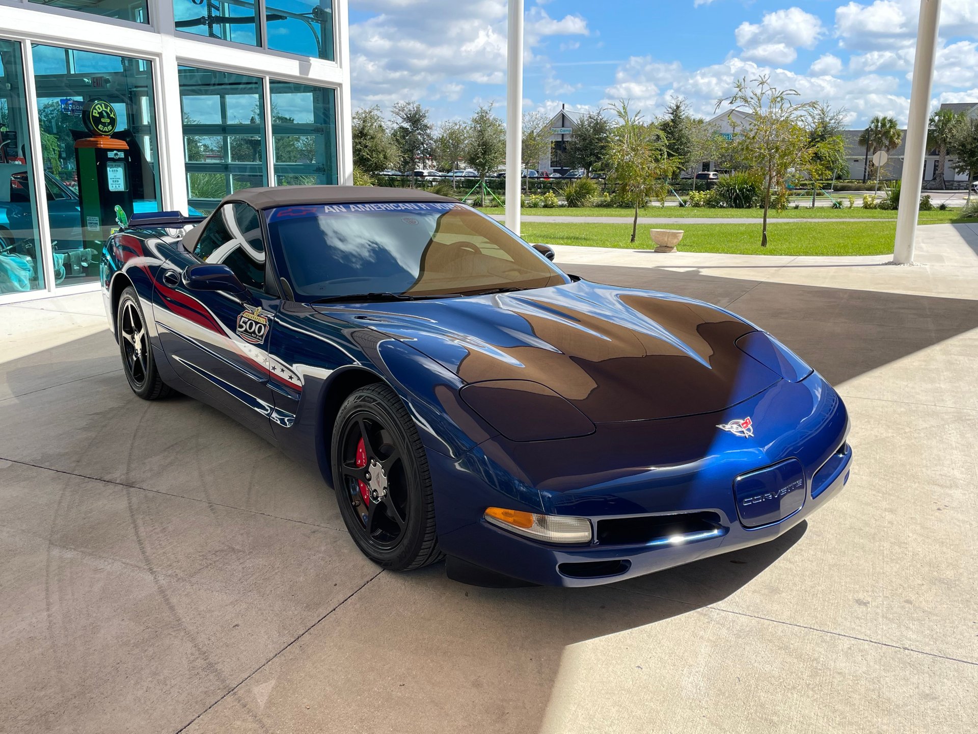 Vehicle photo 9