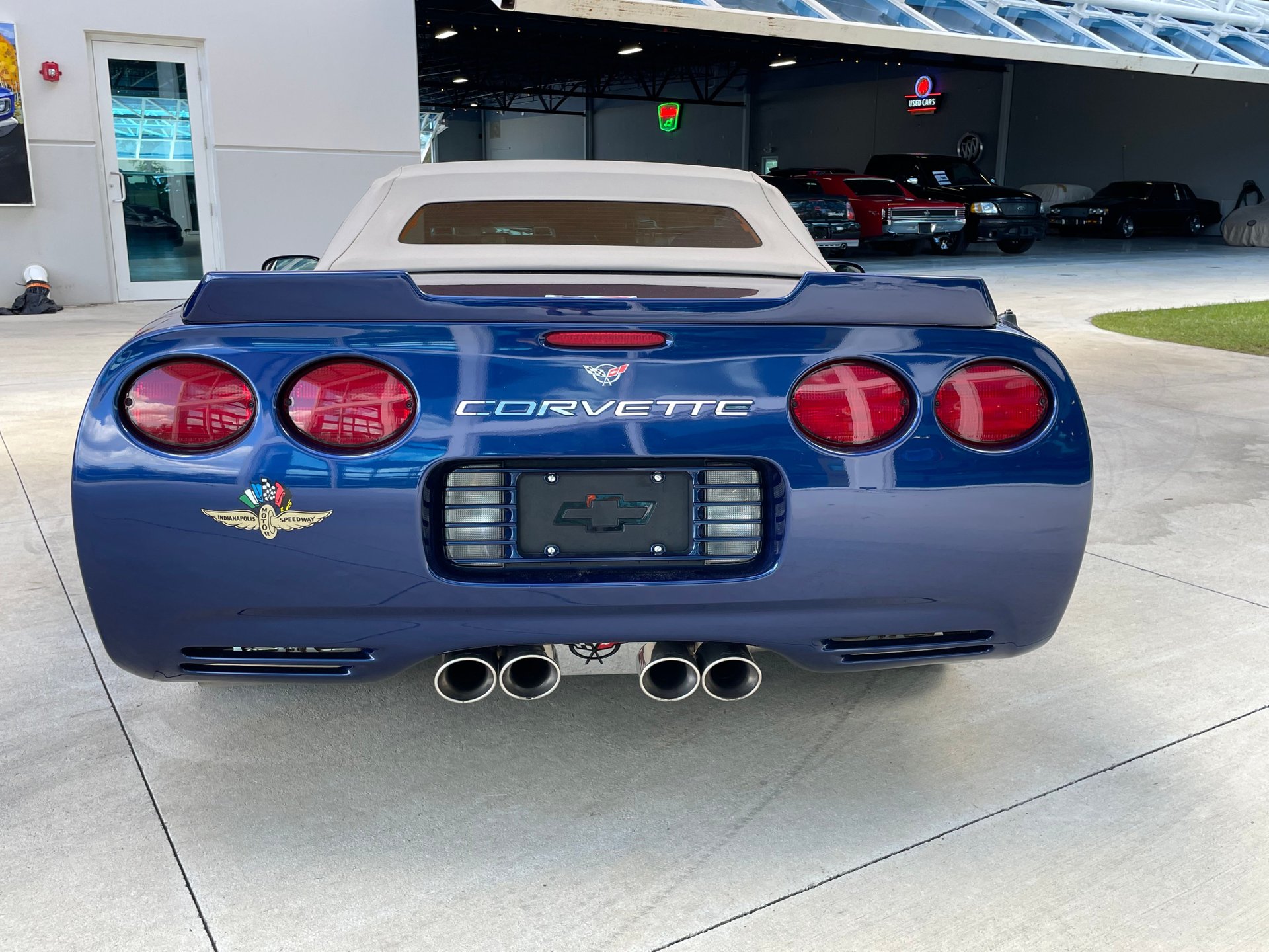 Vehicle photo 10