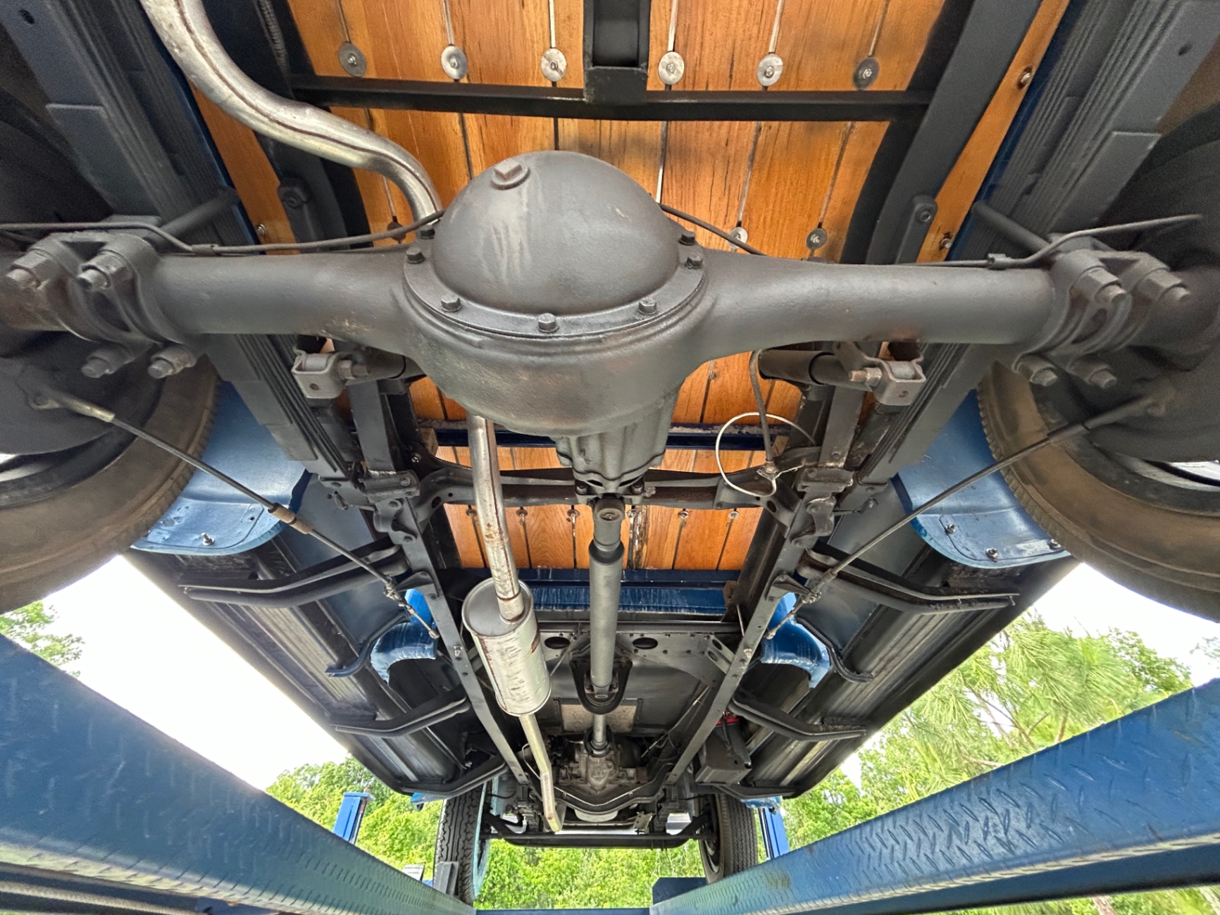 Vehicle photo 25