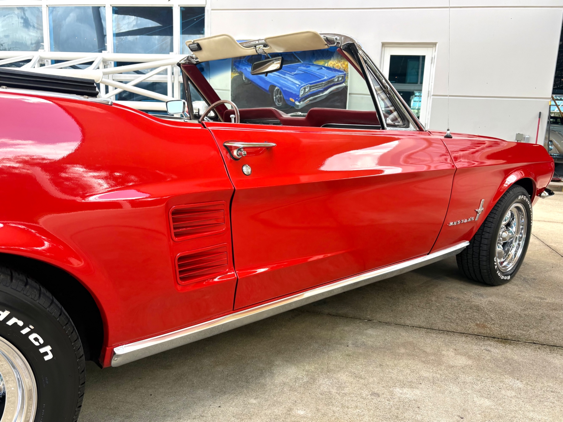Vehicle photo 17