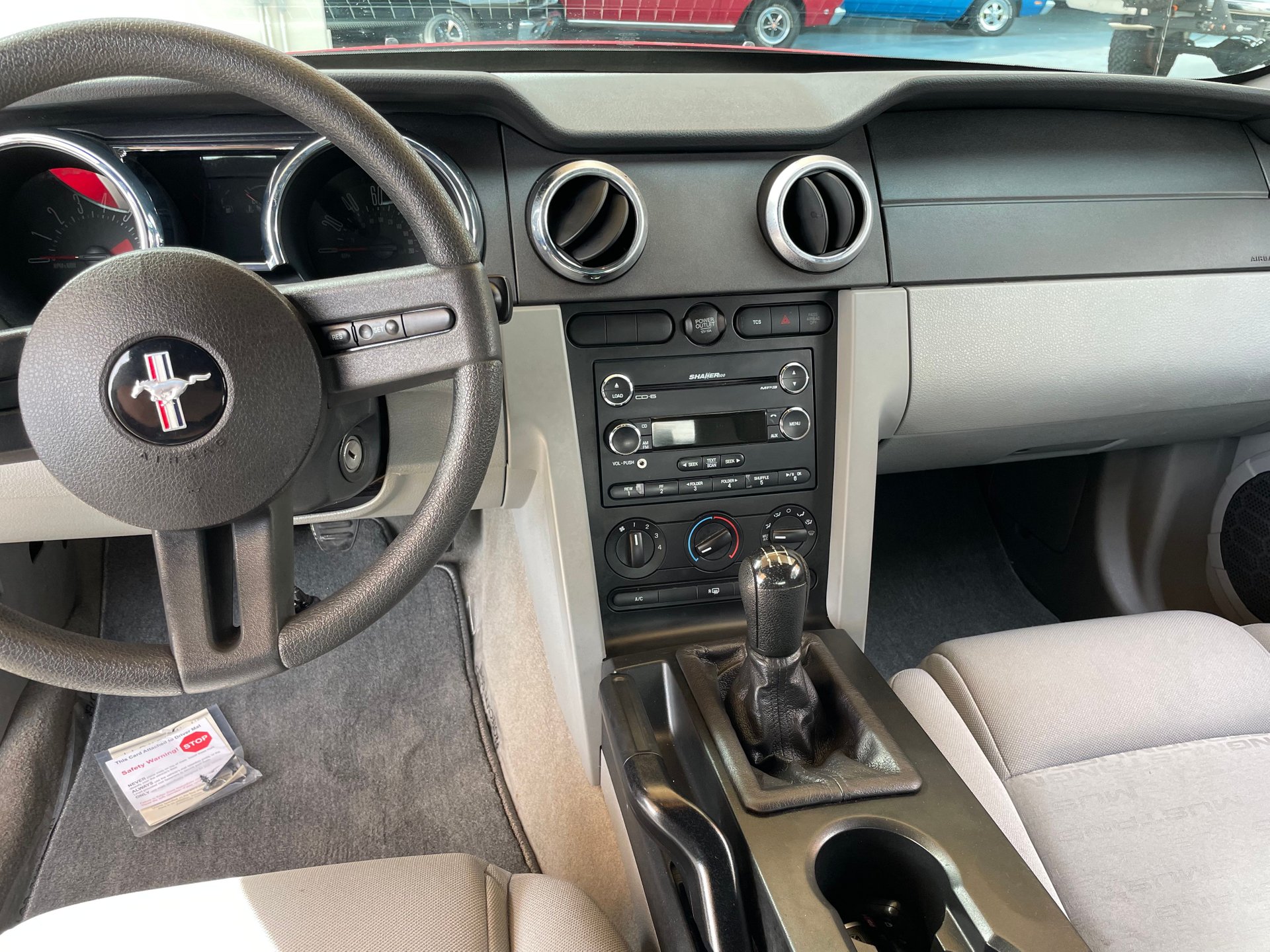 Vehicle photo 32