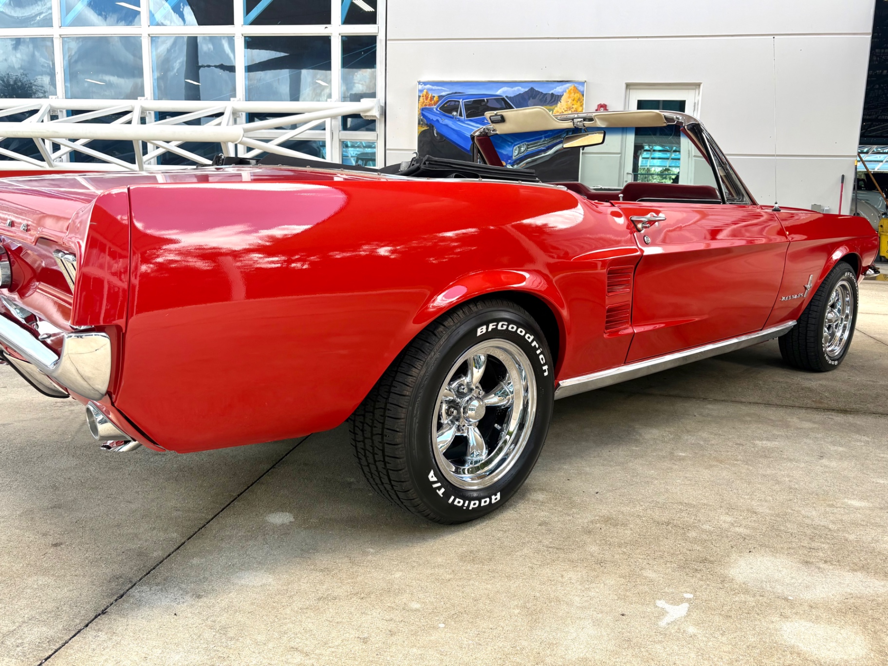 Vehicle photo 16