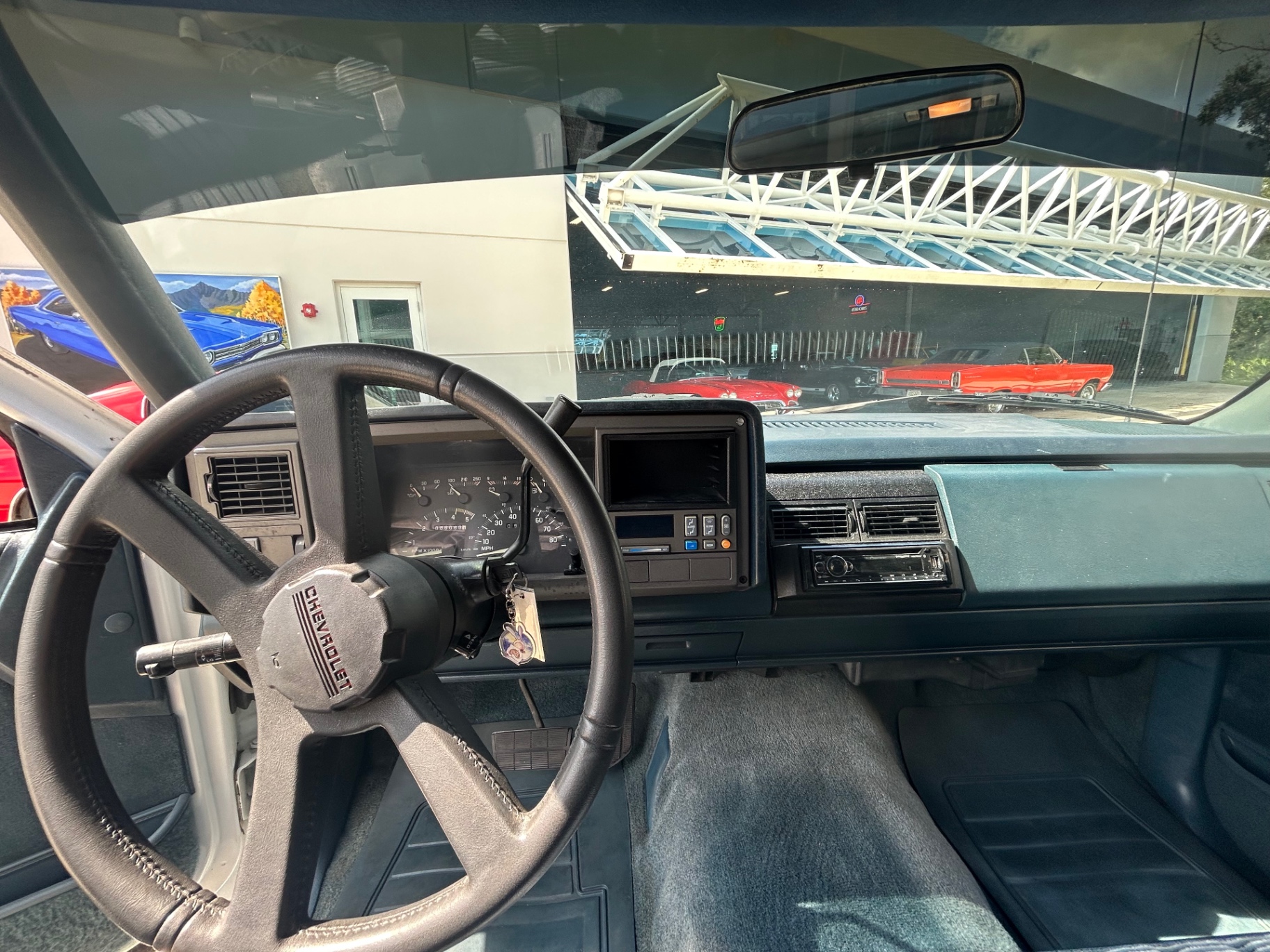 Vehicle photo 24