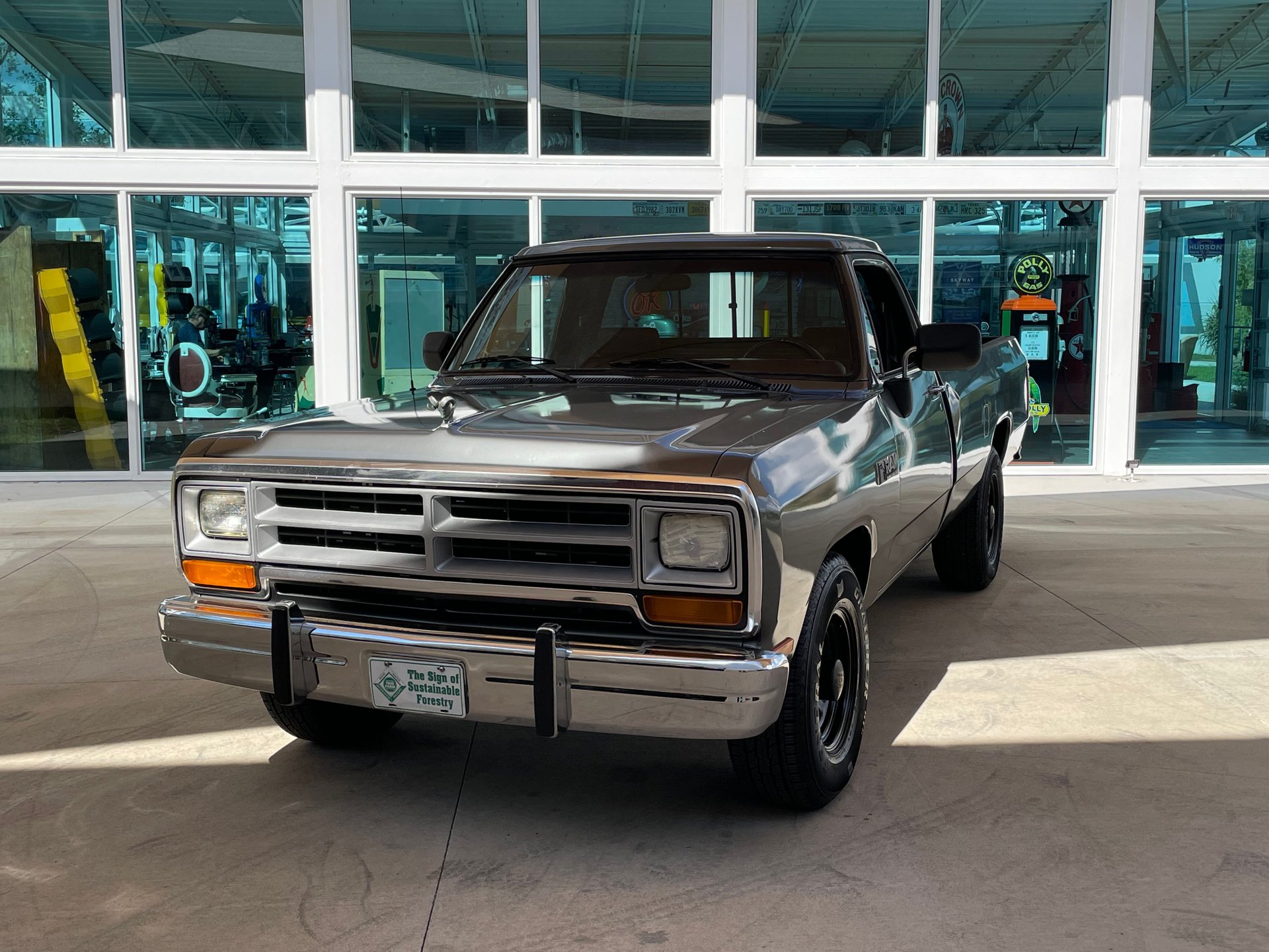 Vehicle photo 2