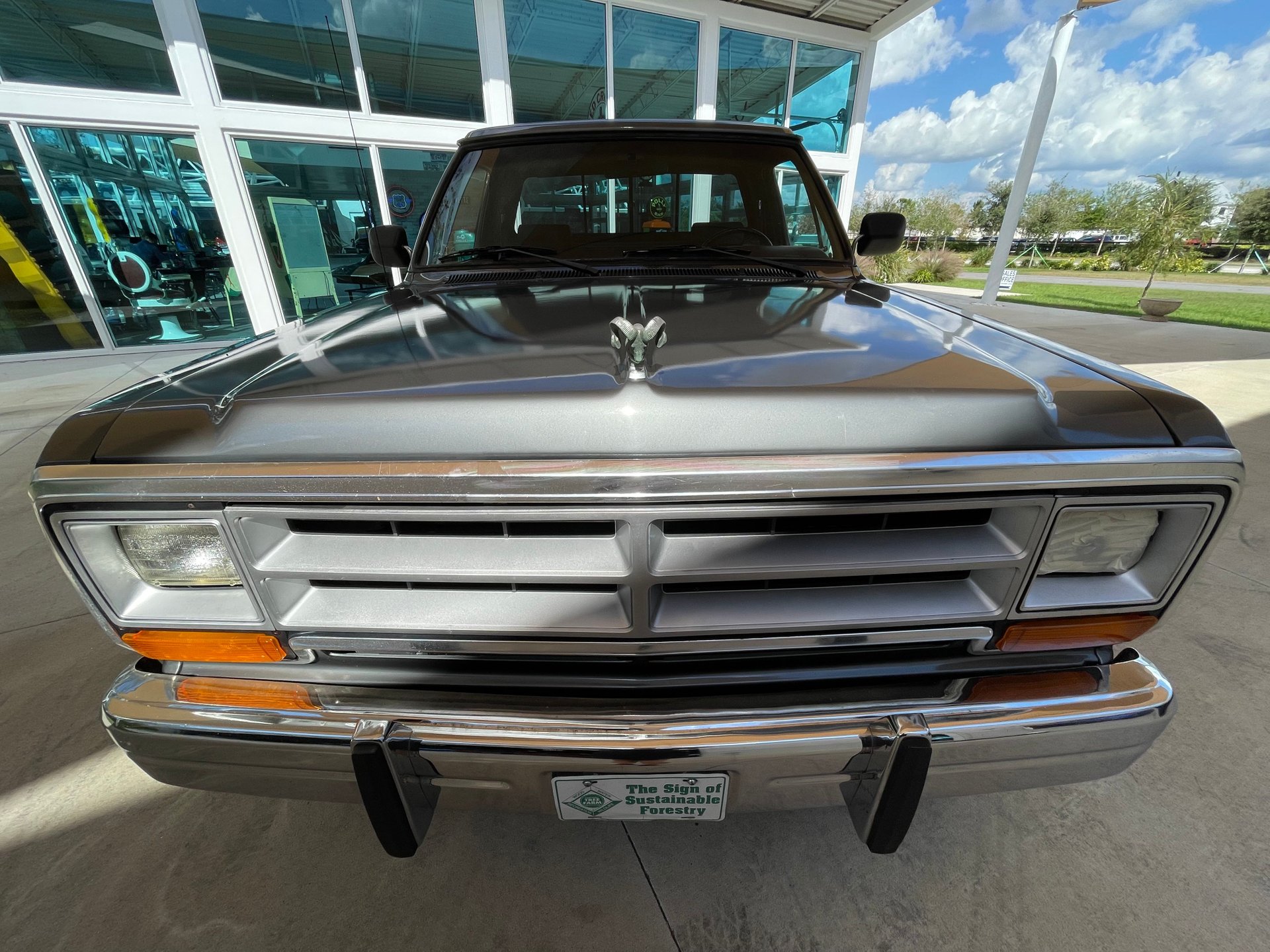Vehicle photo 13
