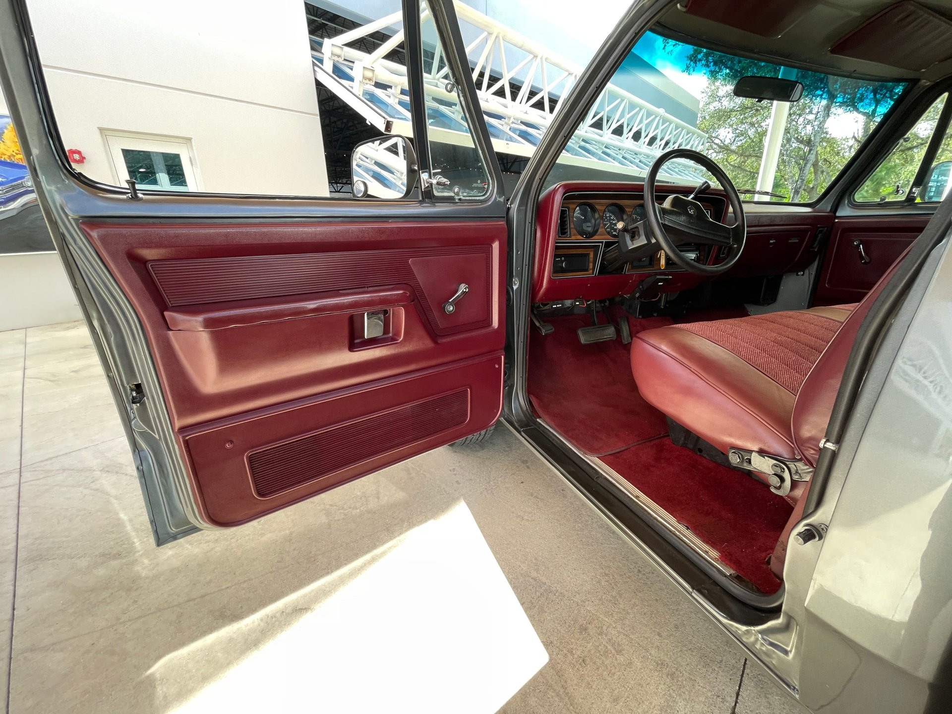 Vehicle photo 20