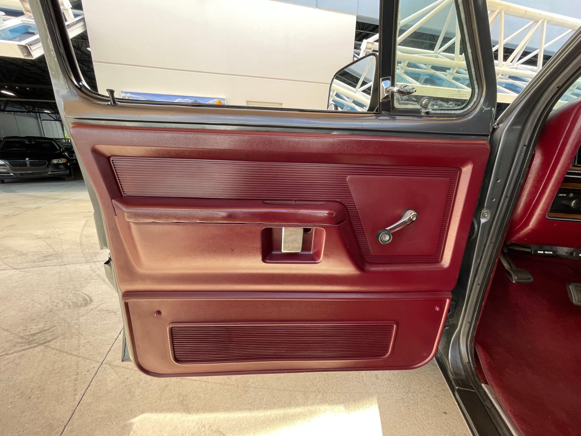 Vehicle photo 21