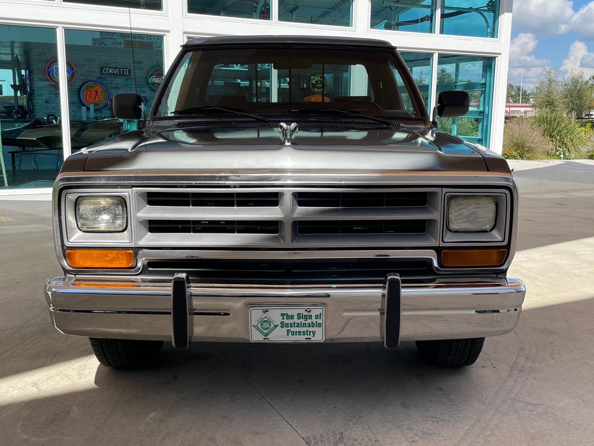Vehicle photo 4