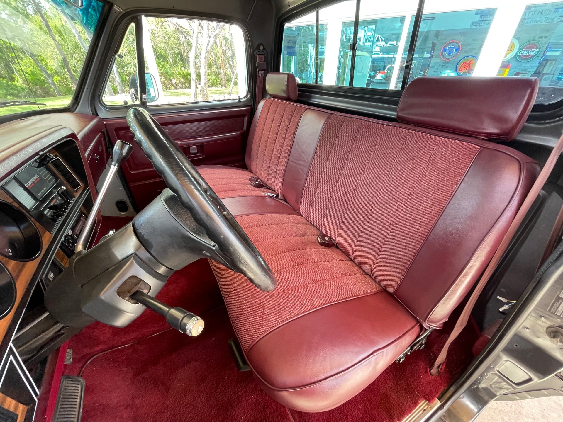 Vehicle photo 24