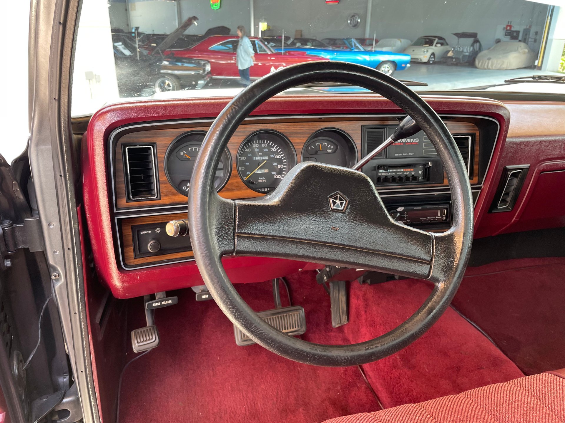 Vehicle photo 26