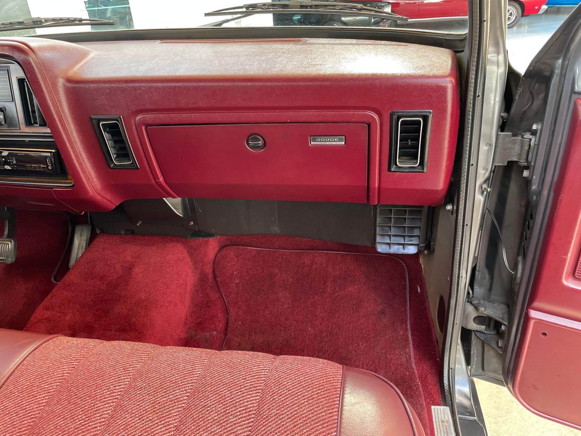 Vehicle photo 27