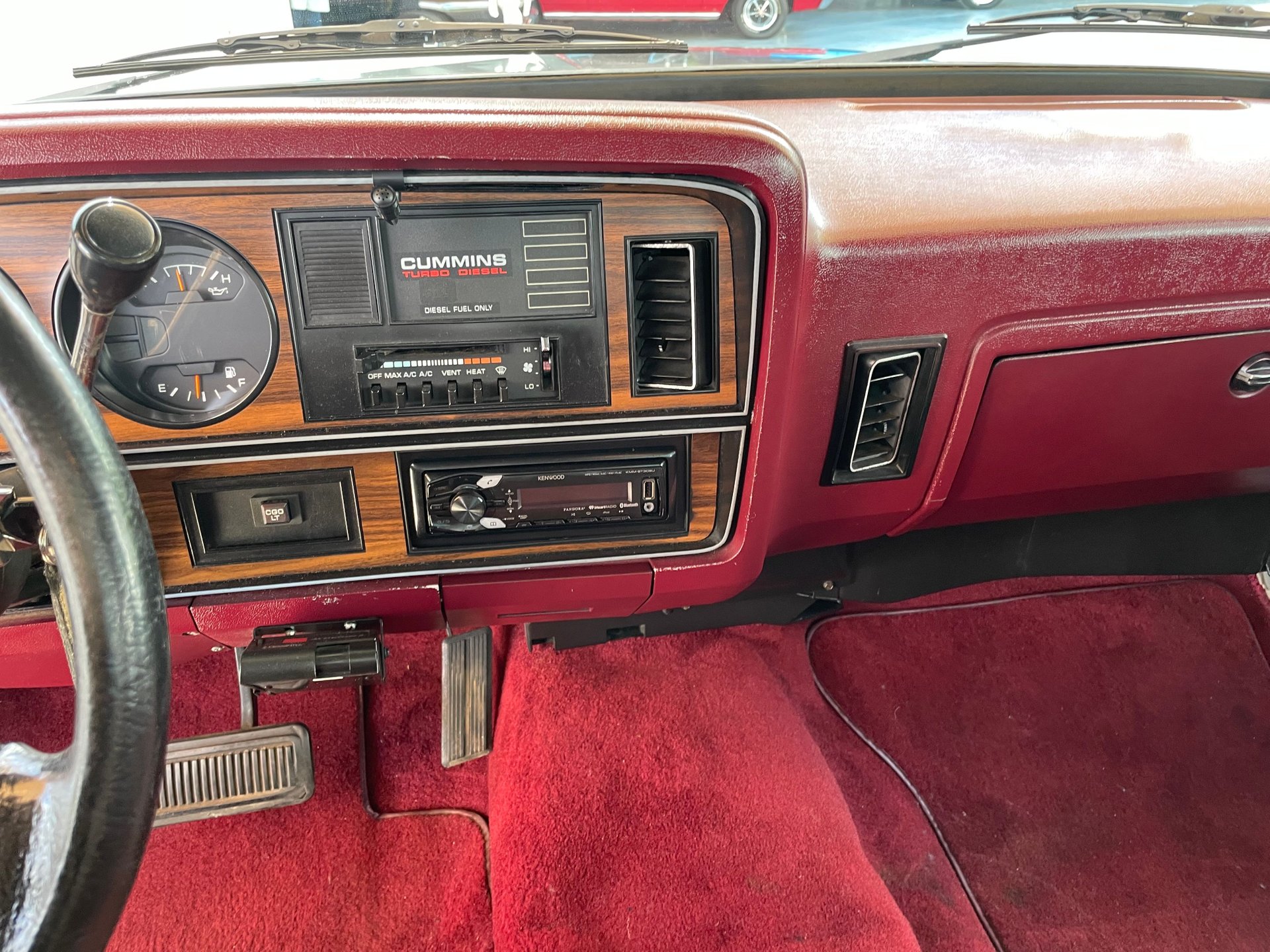 Vehicle photo 29
