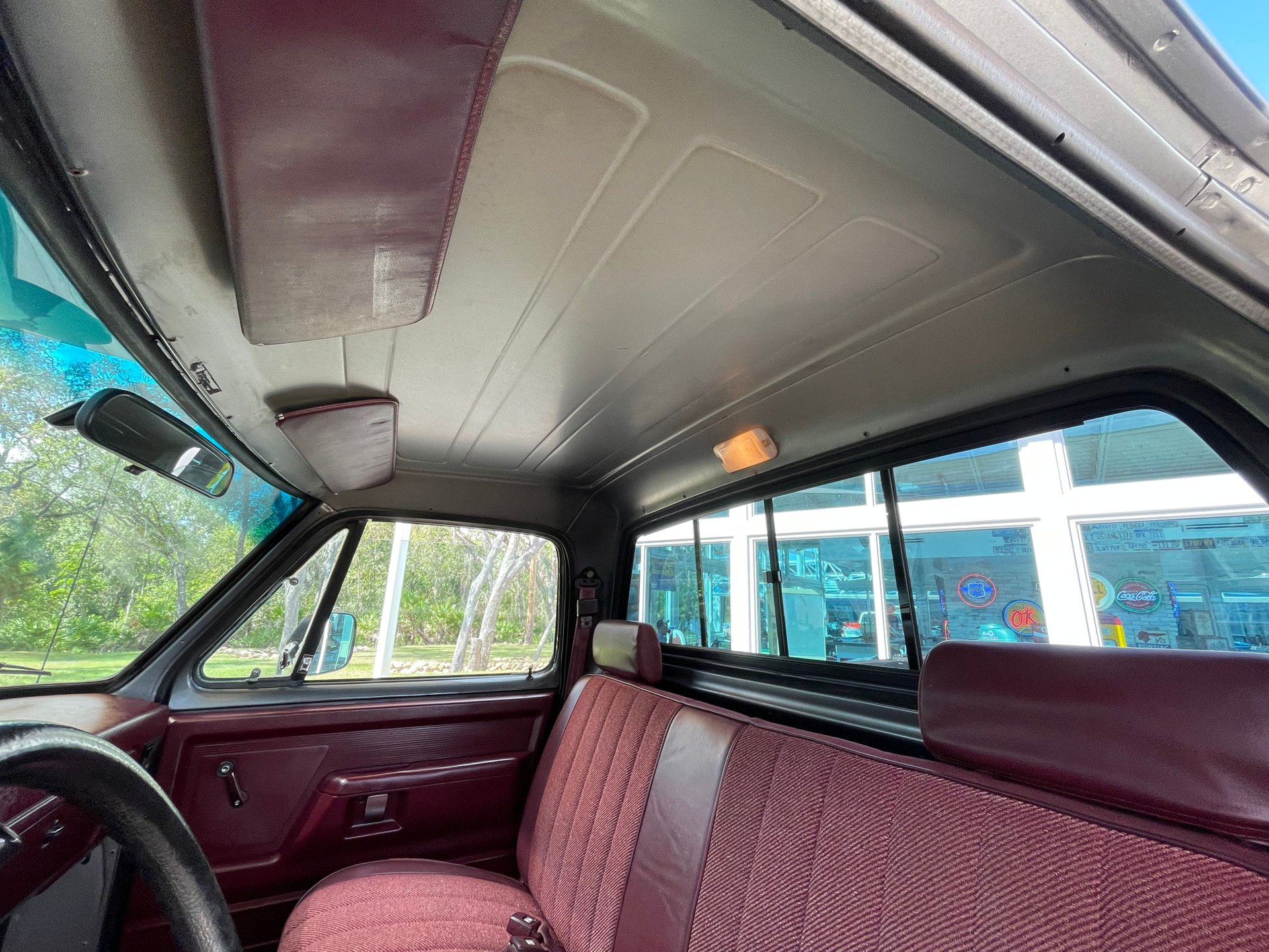 Vehicle photo 31