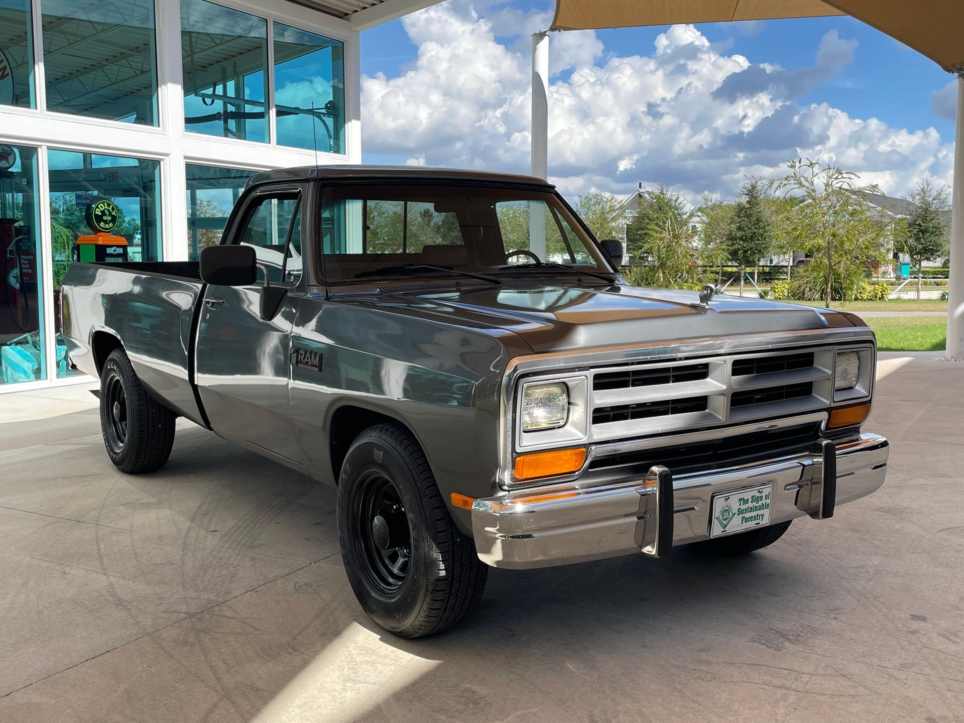 Vehicle photo 5