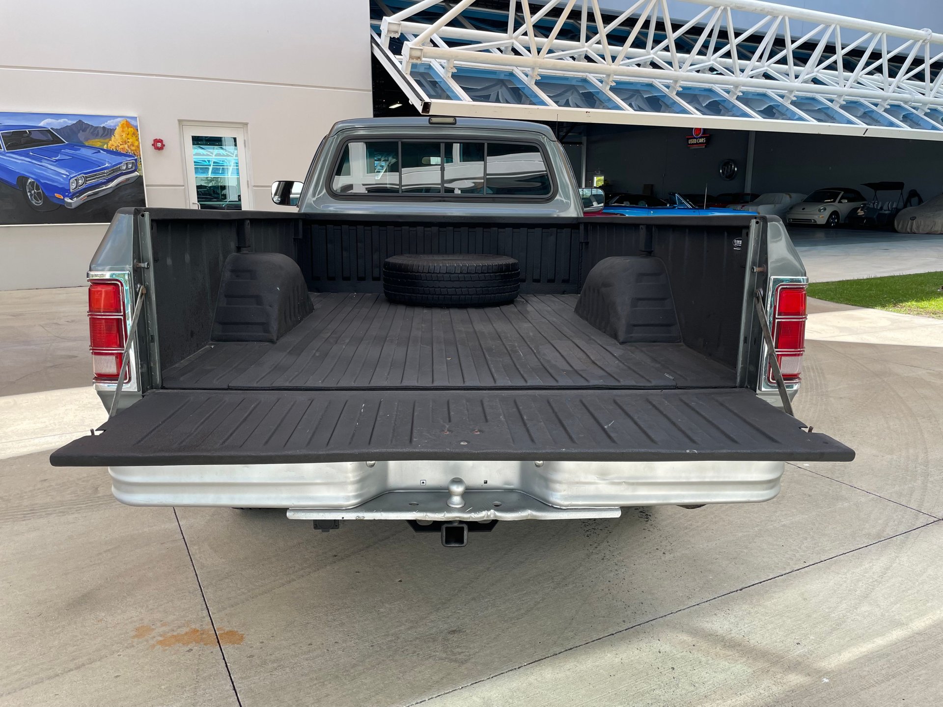 Vehicle photo 32