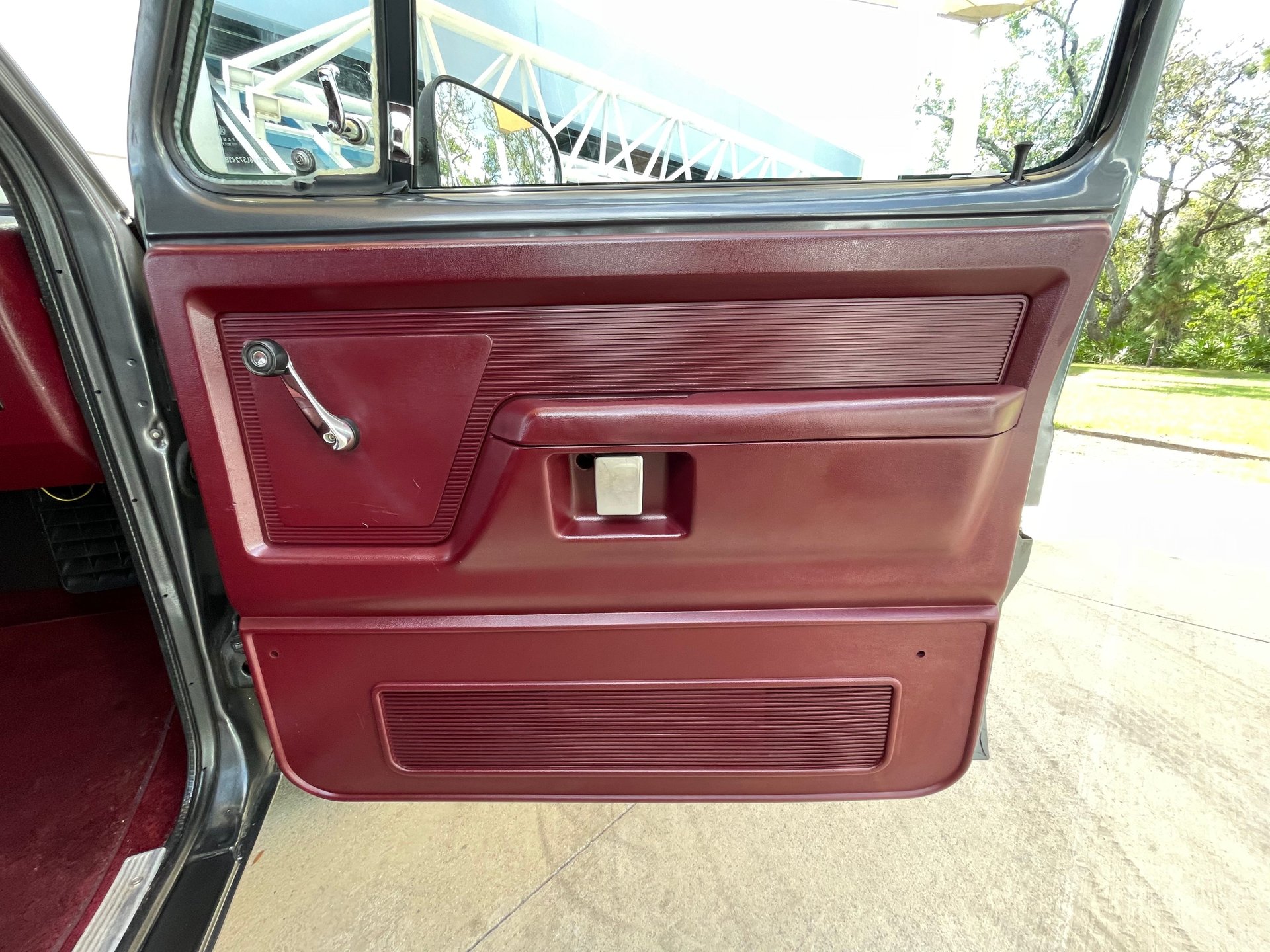 Vehicle photo 35