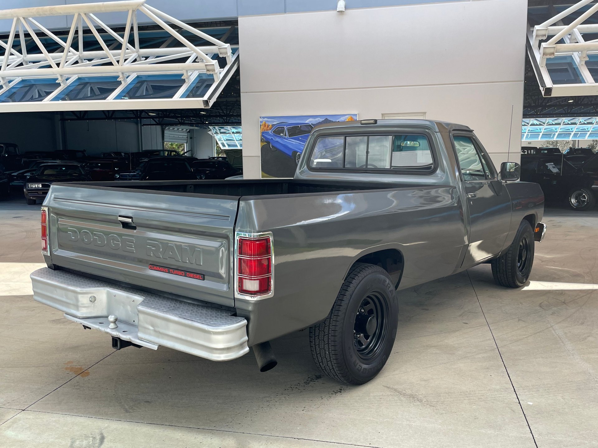 Vehicle photo 7